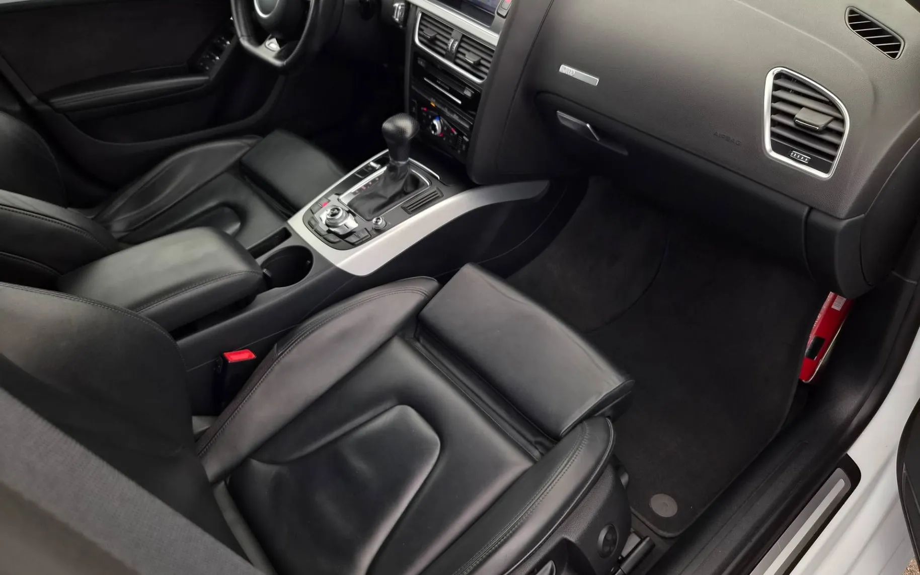 Notranja slika - Audi A5 Sportback - 2.0TDI-AUT.-S LINE-SPORT-2XLED-2XPDC-USNJE-NAVI-F1 - 8