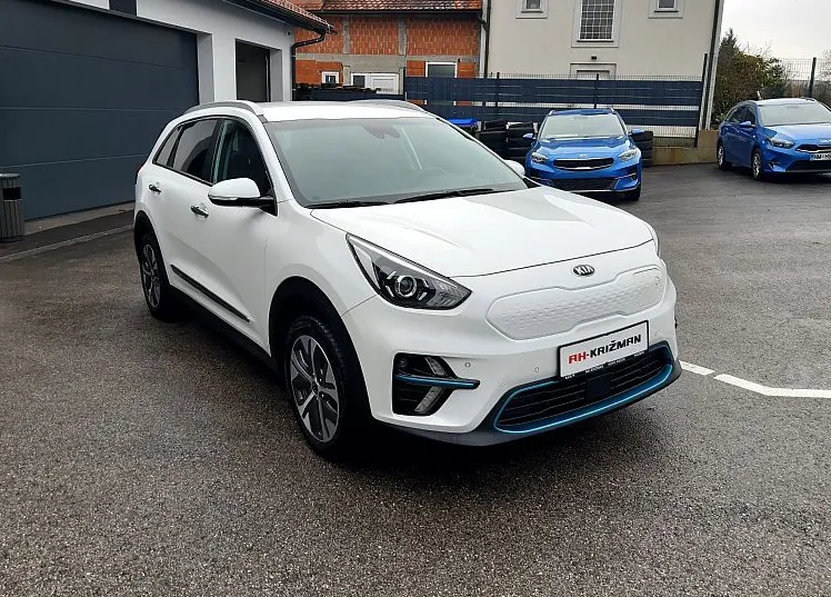 Zunanja slika - KIA Niro - EV 150 KW  204 KM  Motion 64kWh+1.LAST+SLO - 2
