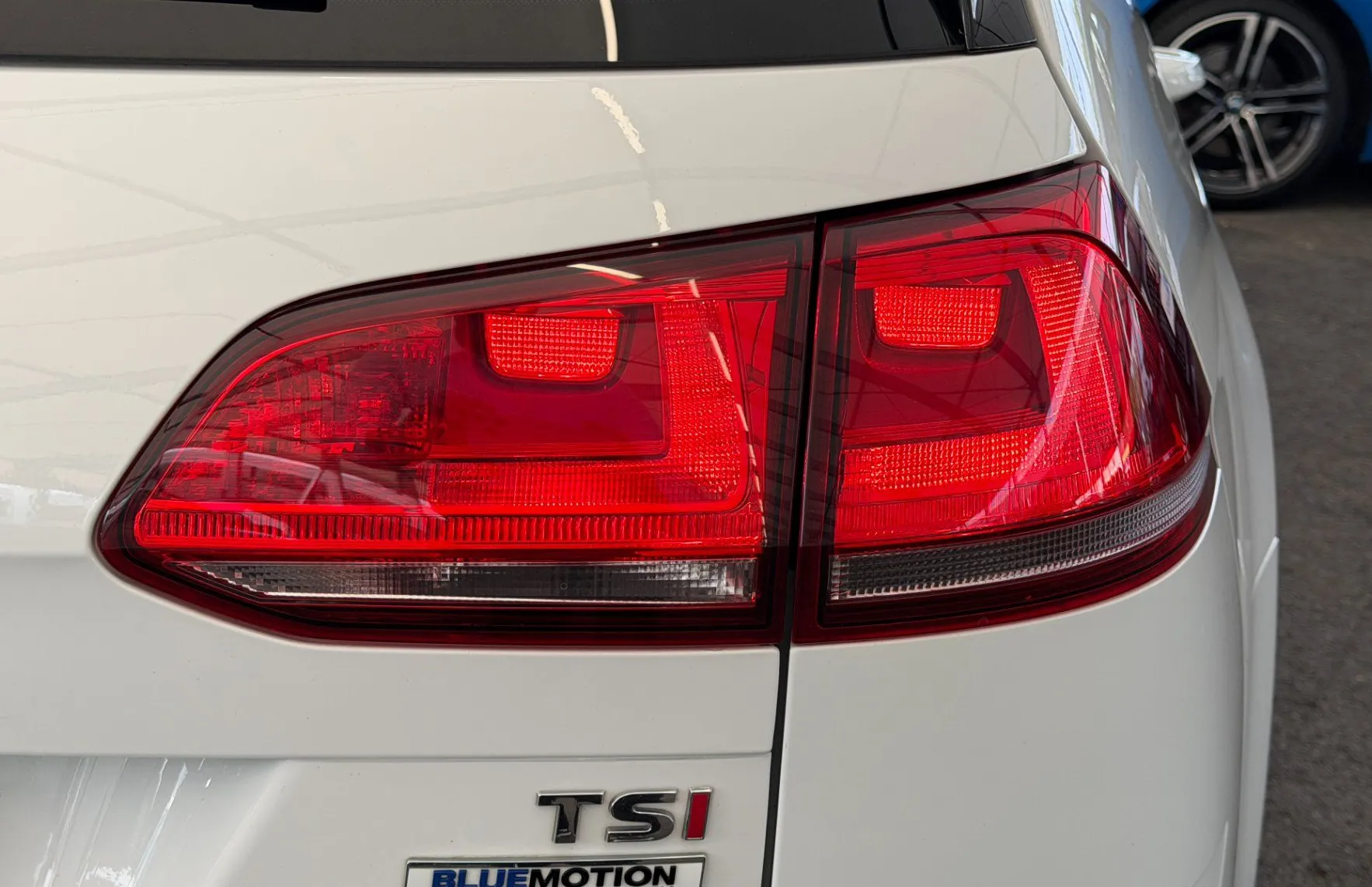 Zunanja slika - Volkswagen Golf - Variant R-Line Edition 1.4TSI SLO 1.Lastnik-XENON-TEMPOMAT - 6