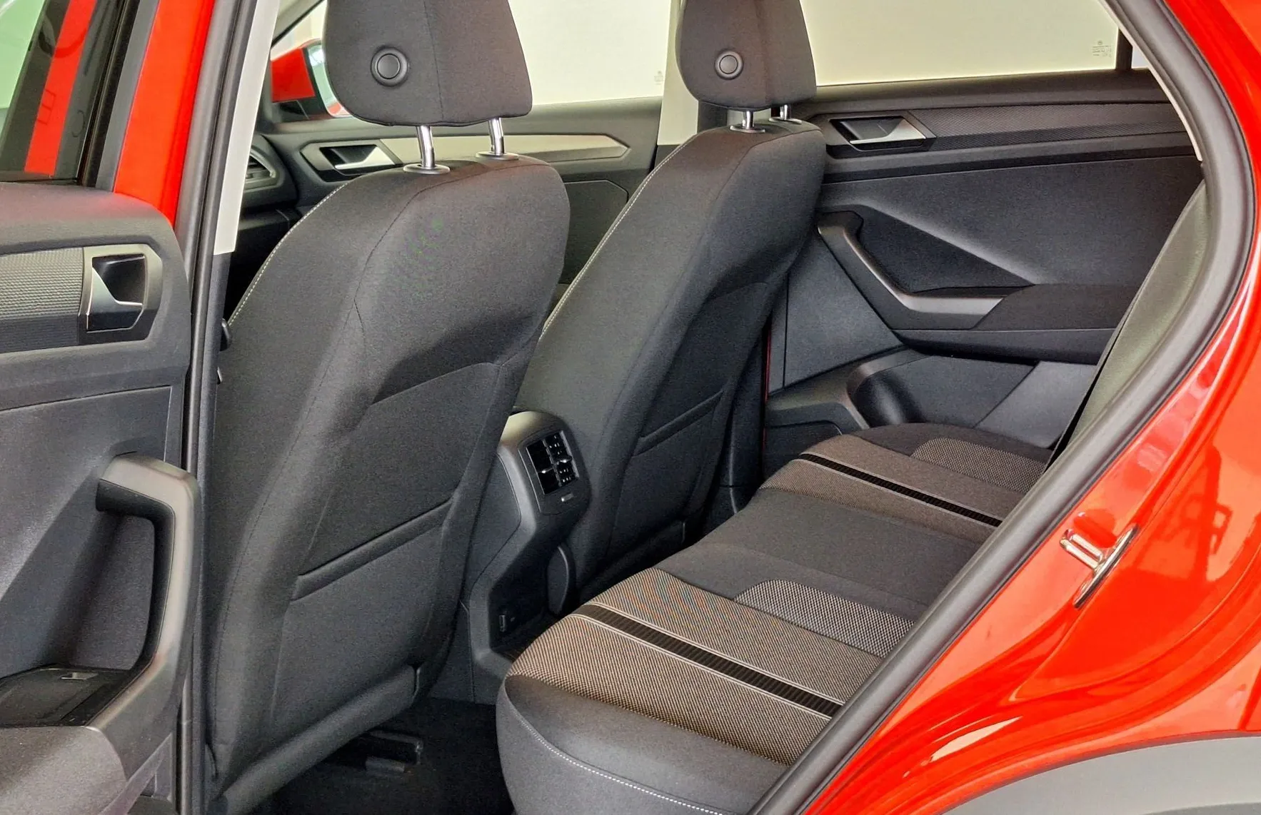 Zunanja slika - Volkswagen T-Roc - 1.0 TSI Style•PARK.SENZORJI•ACC•MRTVI KOTI•SLO•... - 15