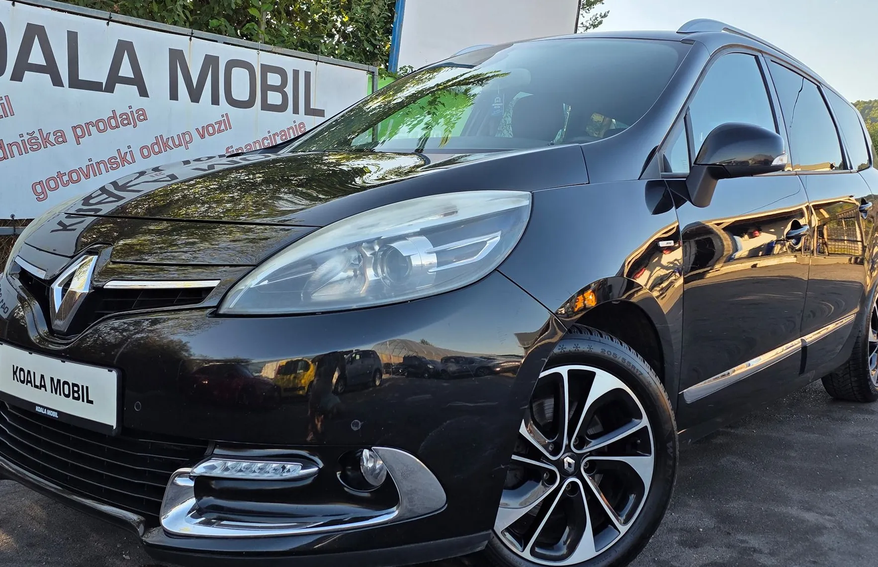 Zunanja slika - Renault Scénic - Grand Scenic dCi 130 BOSE 7 SEDEŽEV-NAVI-KAMERA-ALU PLATIŠČA - 19