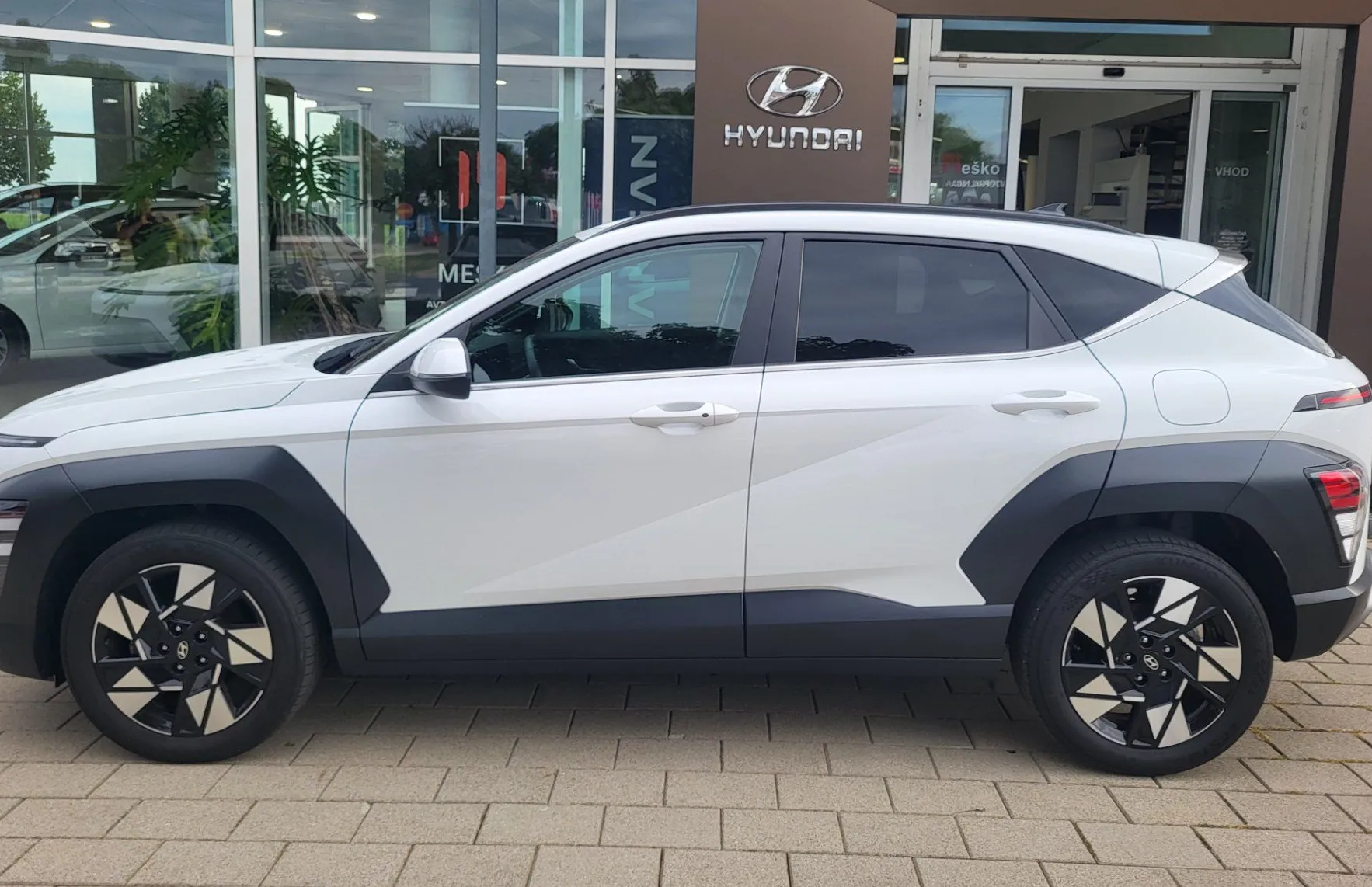 Zunanja slika - Hyundai Kona - 1.6 T-GDI Premium AUT-slo-1last-tov.garan-navi-alu - 3