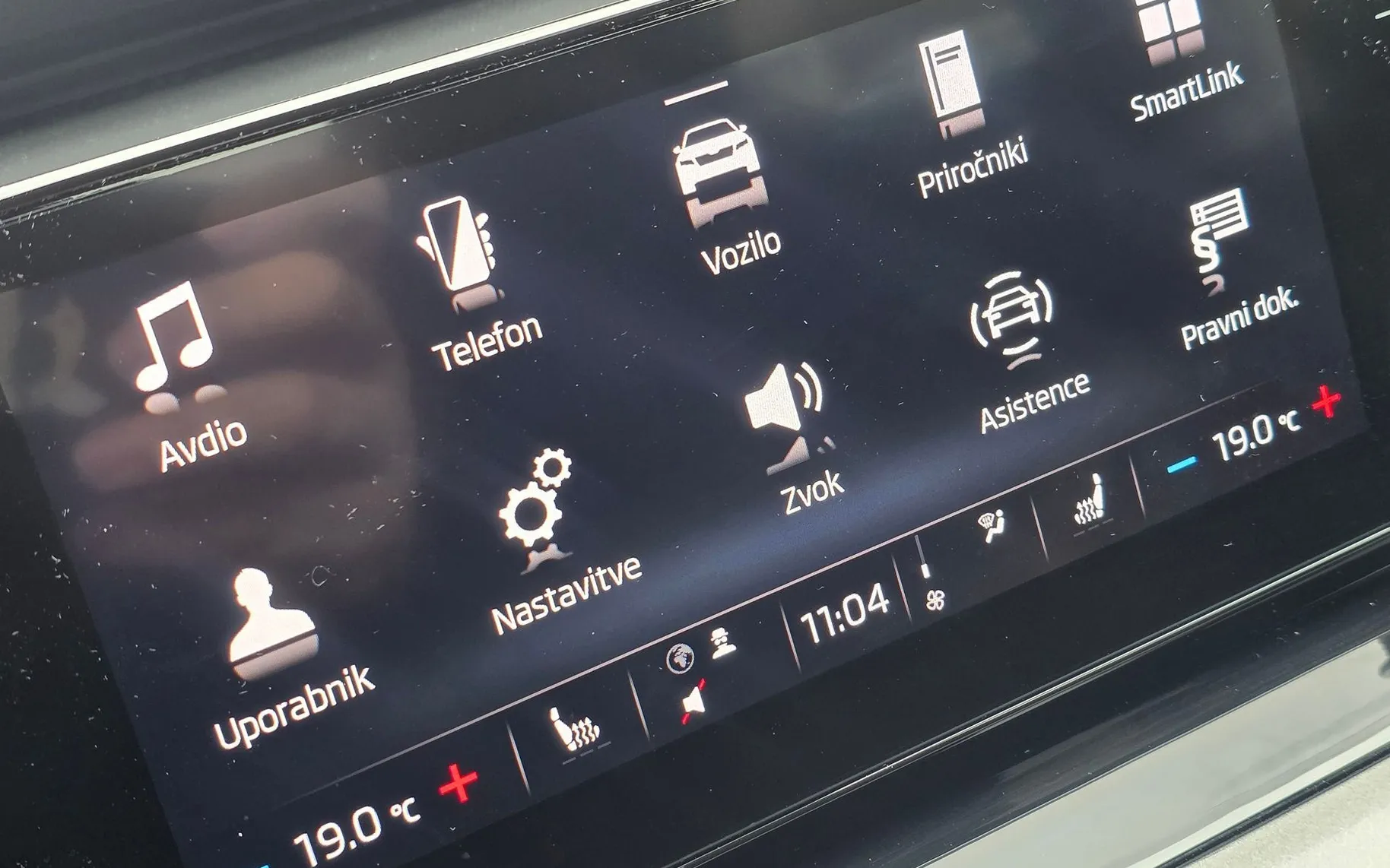 Zunanja slika - Škoda Octavia - 2.0 TDI LIMUZINA LED-ALU PLATIŠČA-ZASLON-PDC-1.LAS - 18