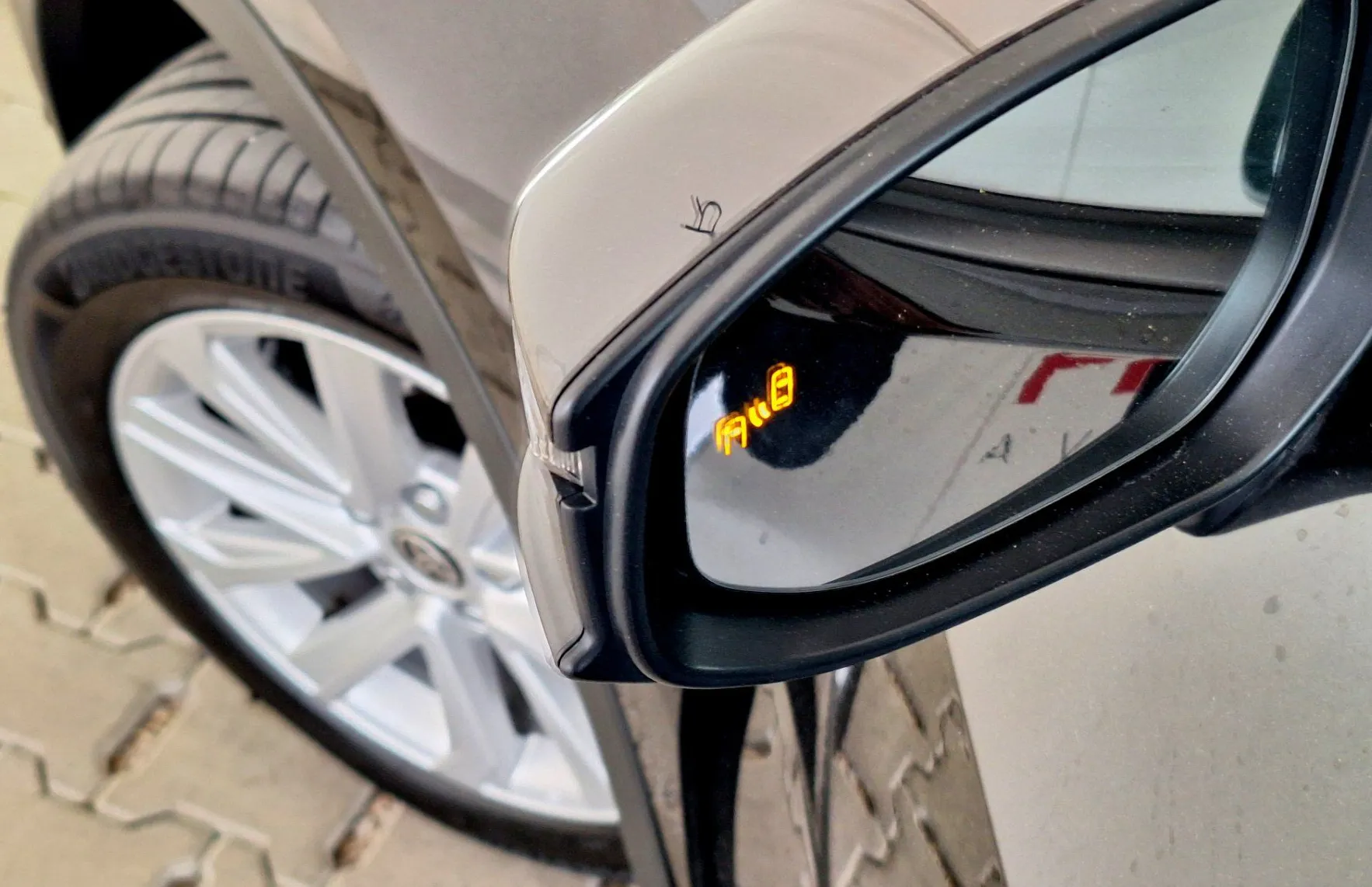 Zunanja slika - Toyota C-HR - Hybrid 1.8 C-ULT Aut. - 8