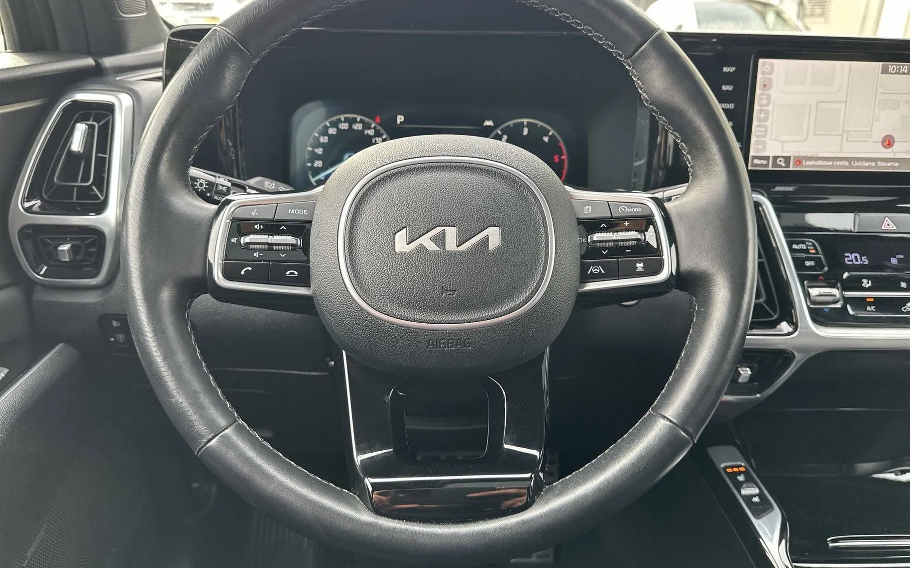 Notranja slika - KIA Sorento - 2.2 CRDi AWD EX Limited Panorama DCT - 15