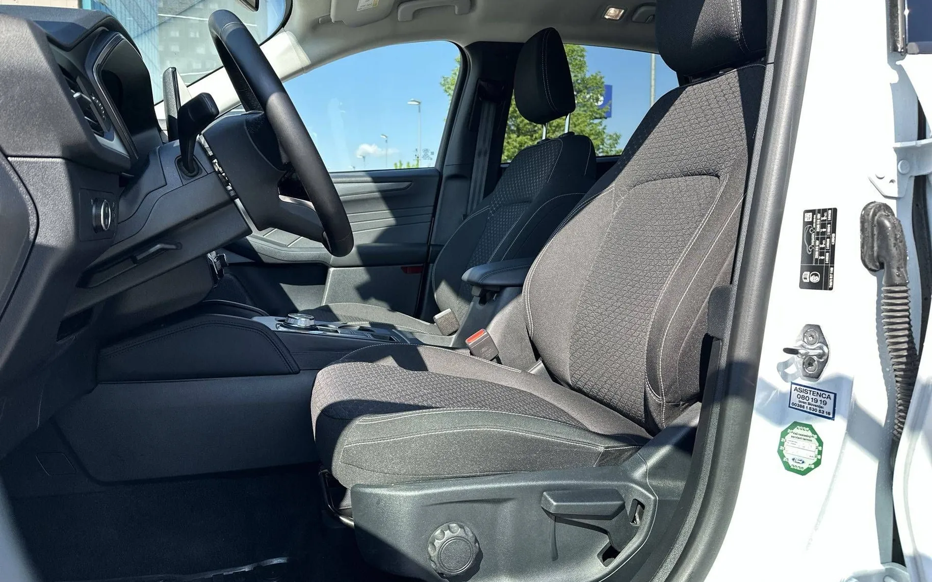 Notranja slika - Ford Kuga - 1.5 EcoBoost Titanium - 10