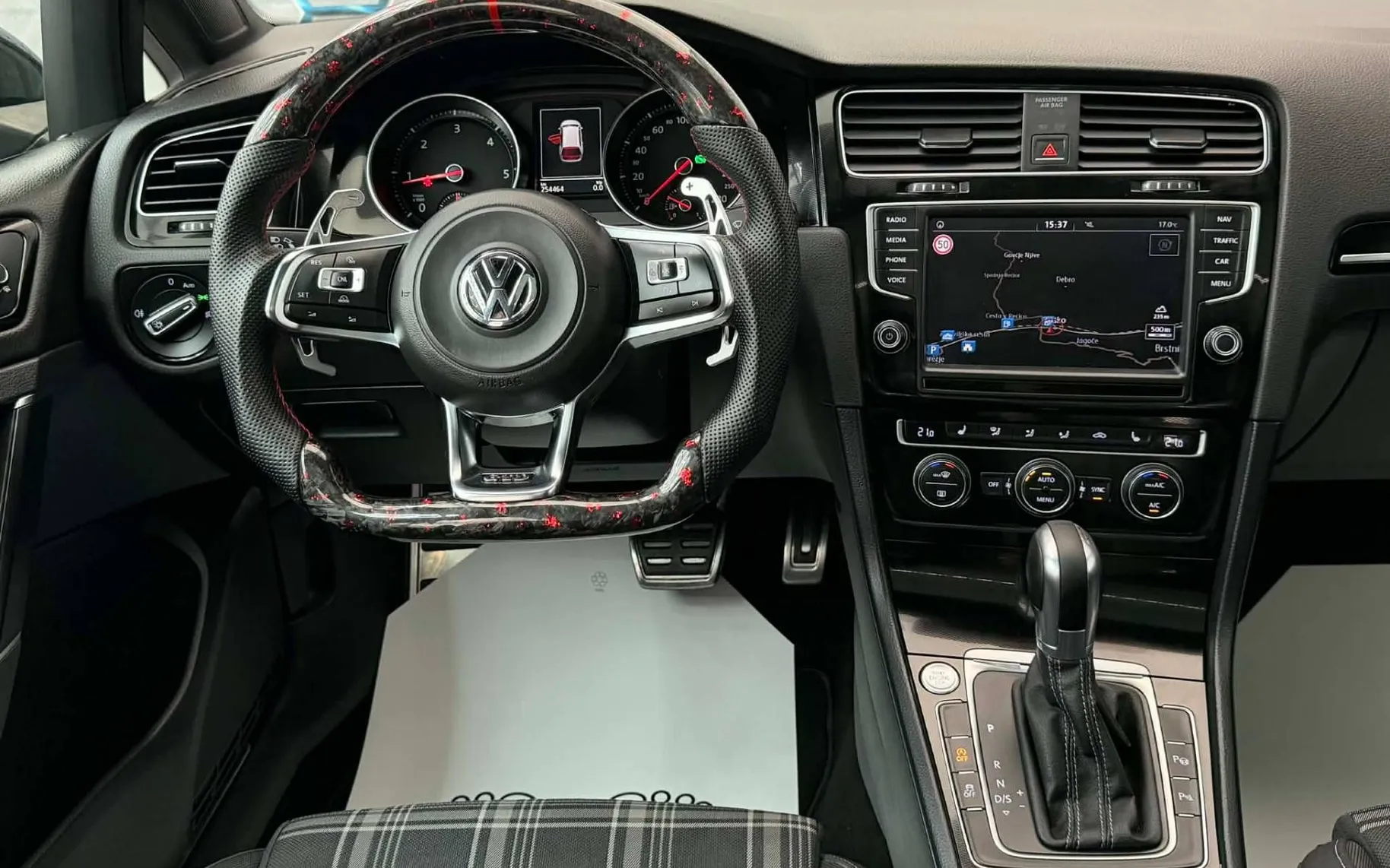 Notranja slika - Volkswagen Golf Variant - 2.0 GTD•XENON•PANO•KEYLESS•MAXTON•REMUS•NAVI•F1• - 9