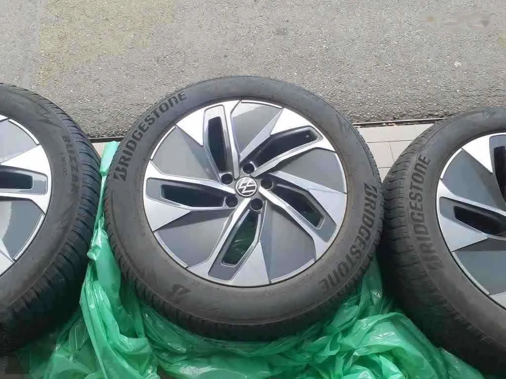 Zunanja slika - Volkswagen ID.4 - GTX NEMŠKI+4ALU.4x4.PANORA.KLJUKA.KAMERA.220KW.ACC - 8