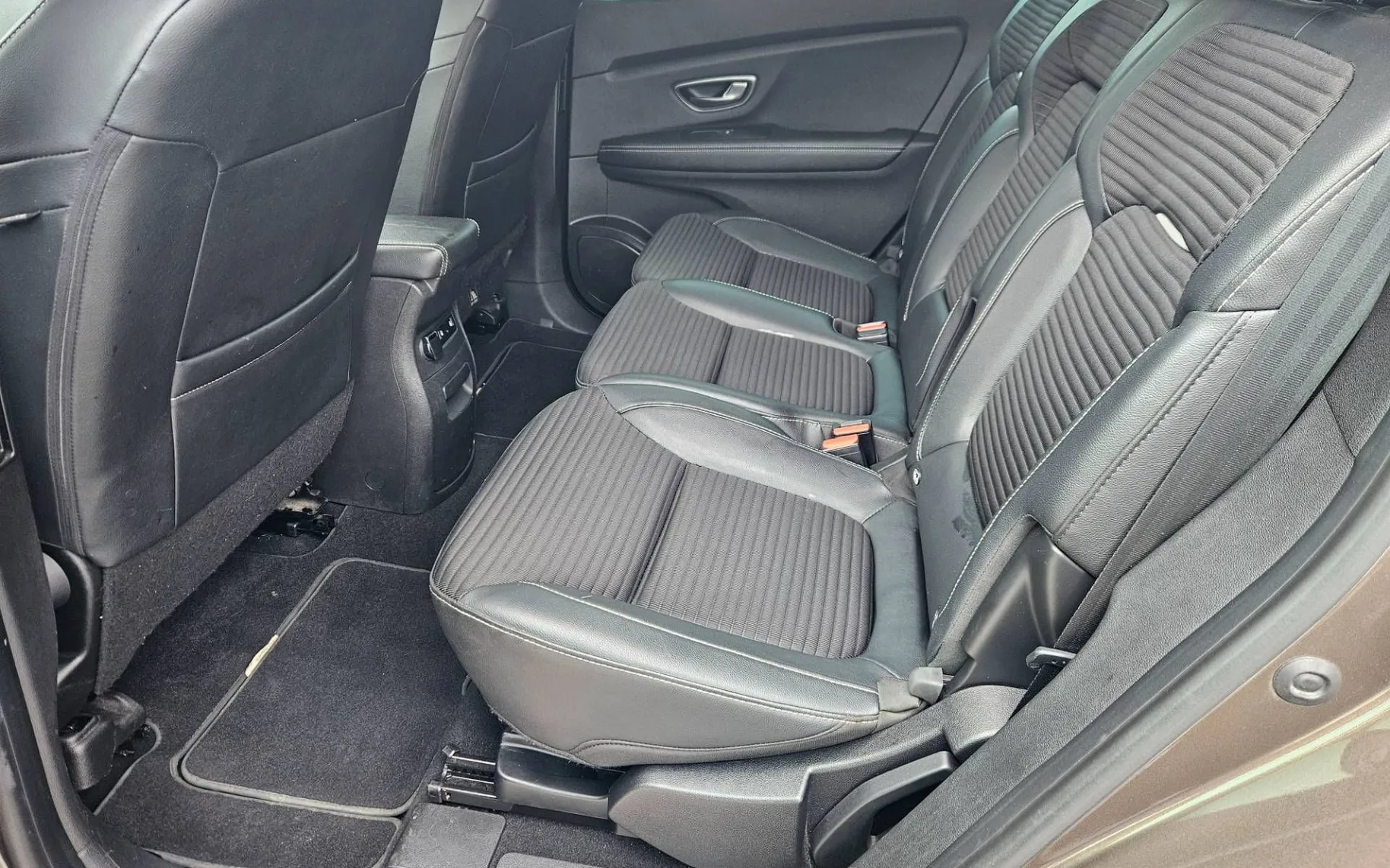 Notranja slika - Renault Grand Scenic - Blue dCi 120 Intens EDC  AVT 1.LASTNIK SLO NAVI 7S - 11