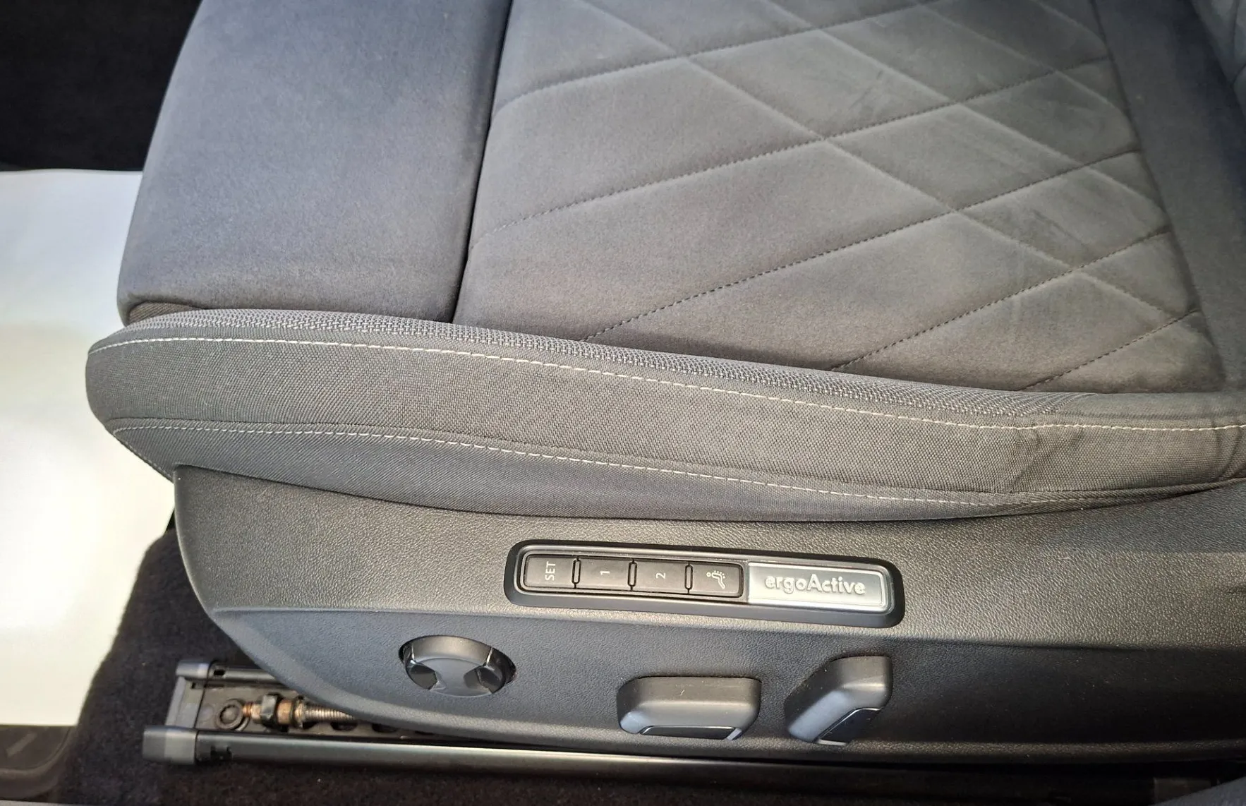 Zunanja slika - Volkswagen Golf - 2.0 TDI BMT Style-SLO-1.LASTNIK-ODLIČEN- - 16