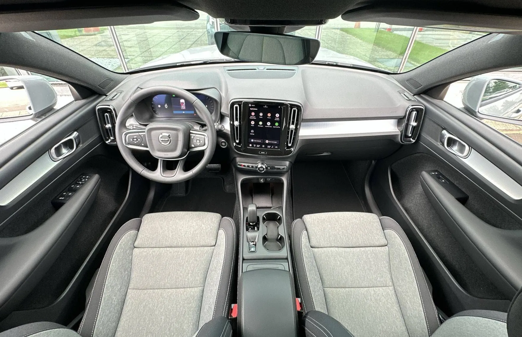Zunanja slika - Volvo XC40 - B3 P Core AT DCT 3 leta garancije + 3 servisi - 19