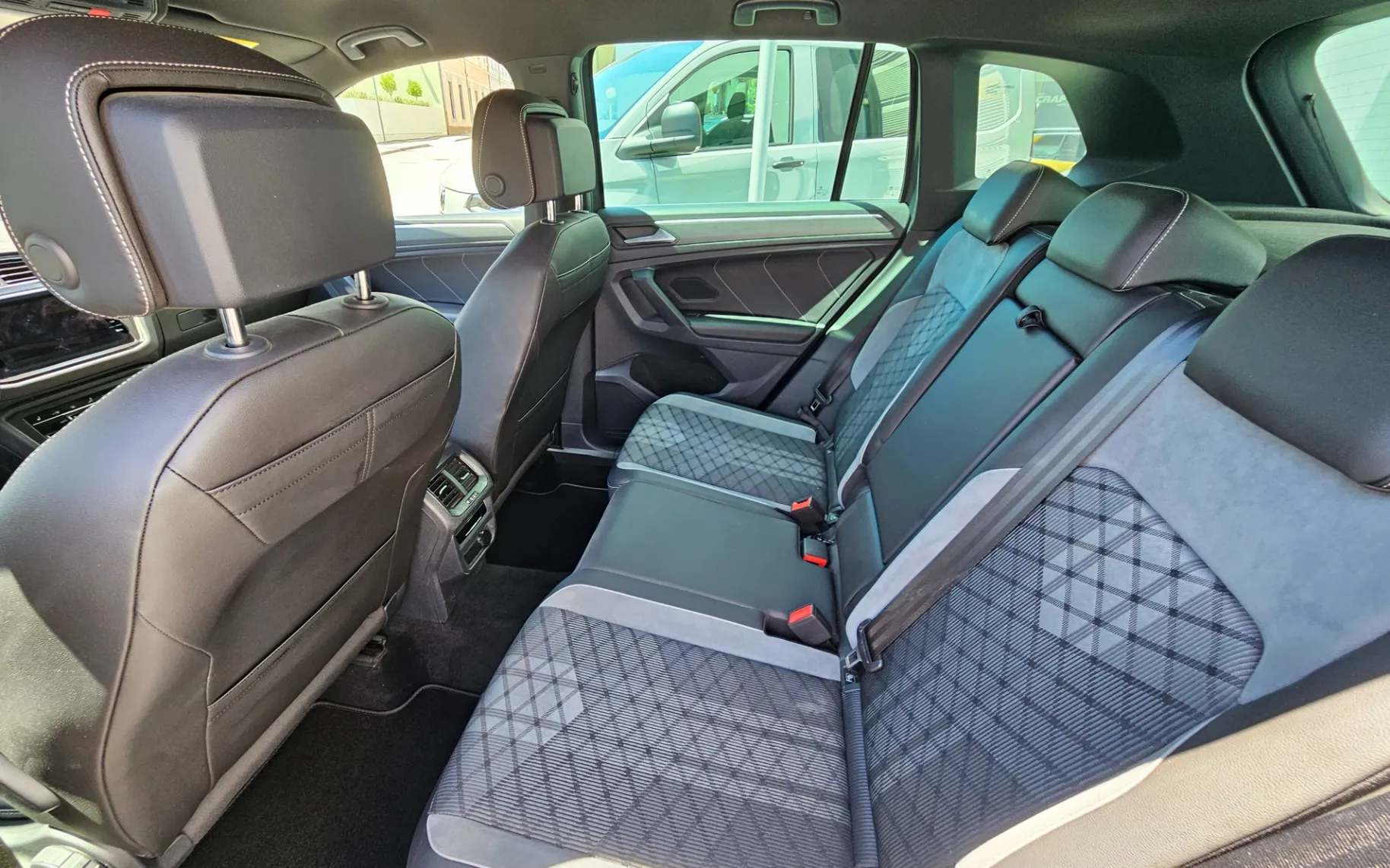 Zunanja slika - VW Tiguan - 2.0 TDI R-Line DSG - 8