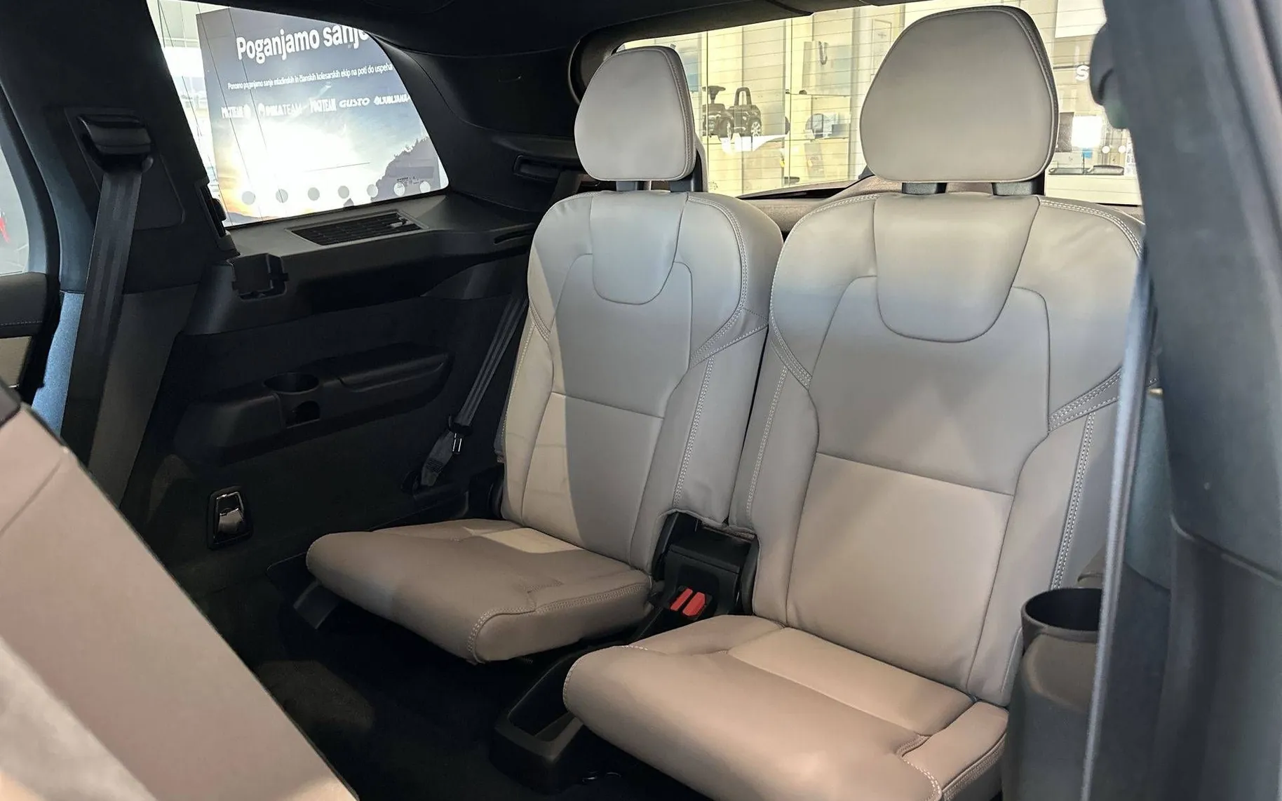 Notranja slika - Volvo XC90 - T8 AWD Ultra Dark 7s 3 leta garancije + 3 servisi. - 10