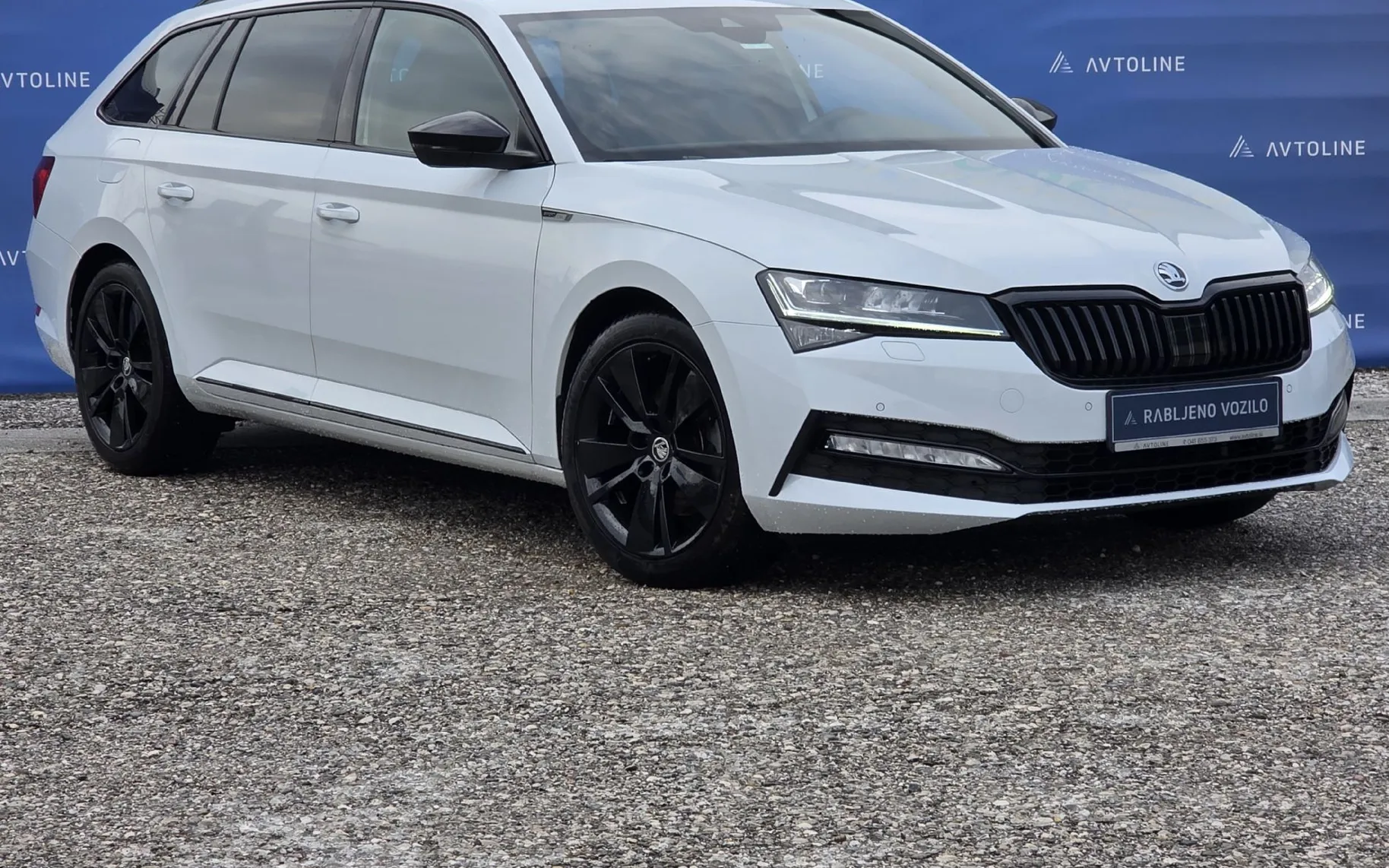 Zunanja slika - Škoda Superb - 1.5 TSI Sportline Combi 110 kW DSG AMBI NAVI EL SE - 3