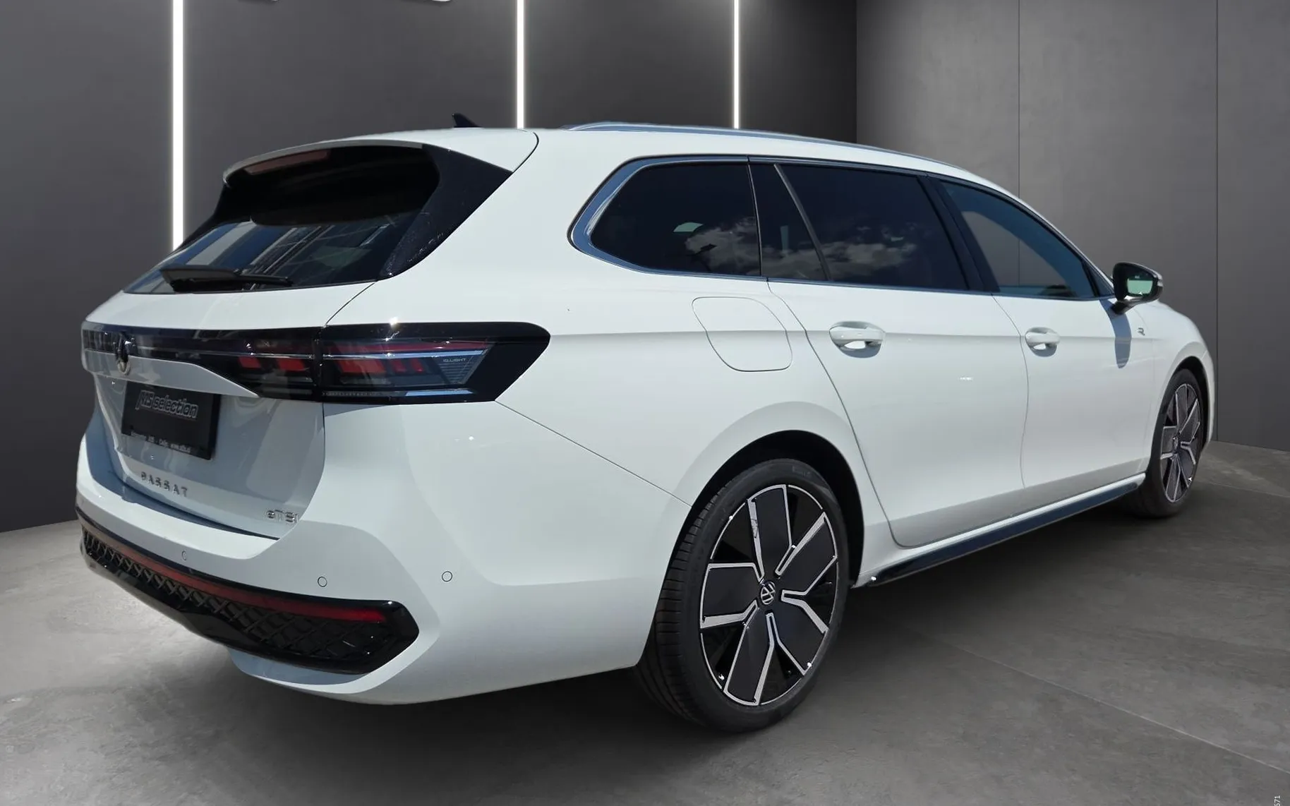 Zunanja slika - Volkswagen Passat Variant - 1.5 eTSI BMT 4Joy DSG  akcija tedna - 3
