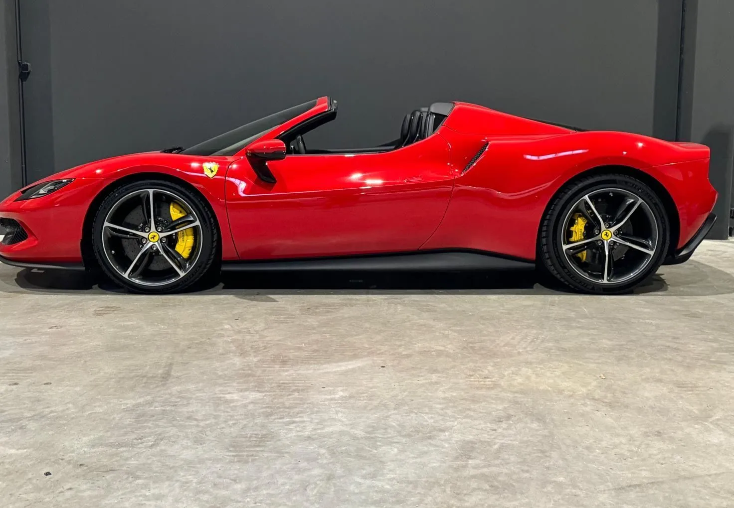 Zunanja slika - Ferrari 296 - GTS-SPYDER-830KM-CARBON-LIFT-AKRAPOVIČ - 7