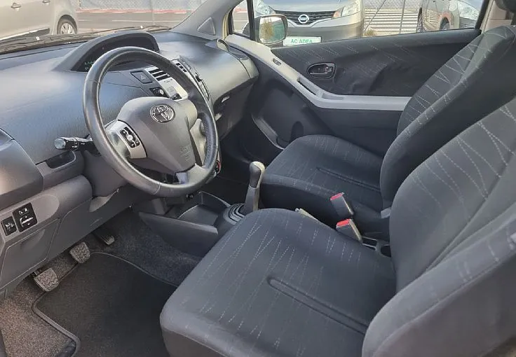 Zunanja slika - Toyota Yaris - 1.3 VVT-i SLOVENSKO POREKLO - BREZ POLOGA - 6