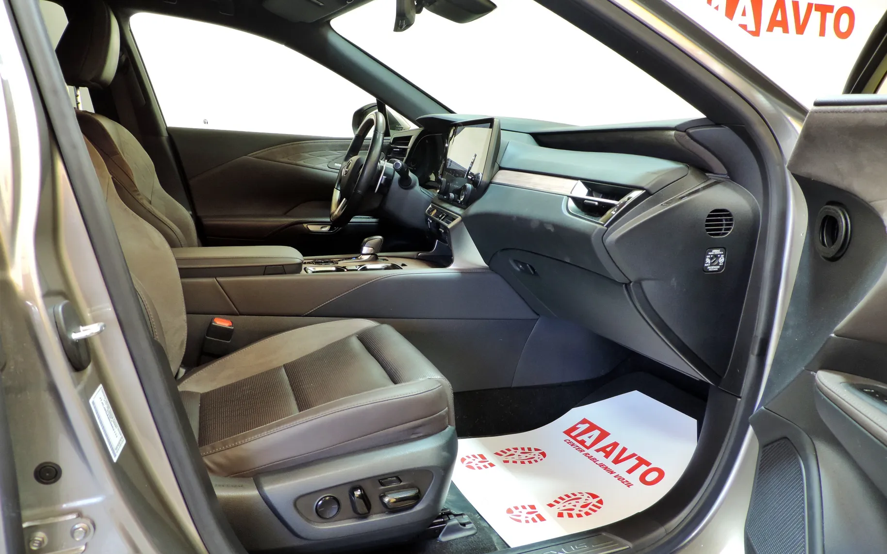 Zunanja slika - Lexus RX - Lexus  450h+ AWD PHEV Luxury. ACC-360-21 COL - 11