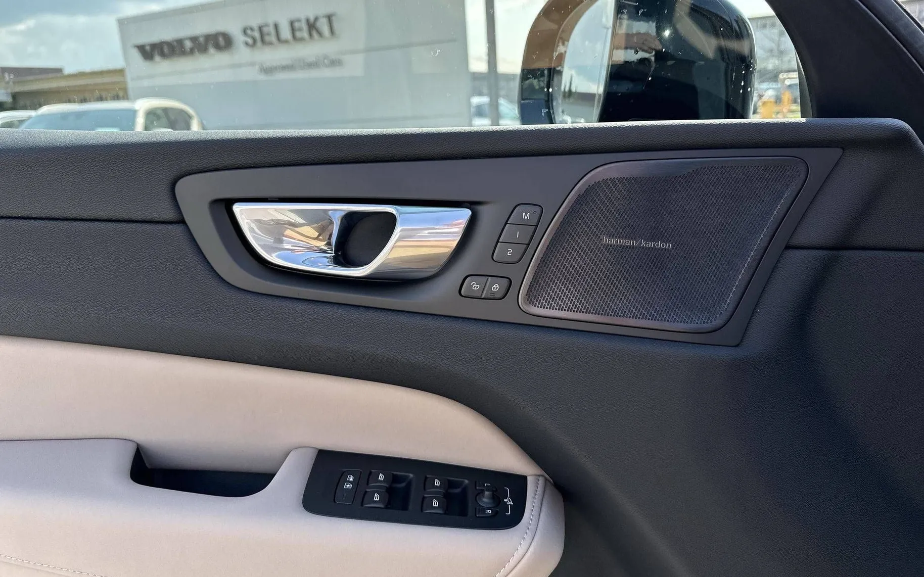 Notranja slika - Volvo XC60 - B5 P AWD Plus Dark Avt - 13