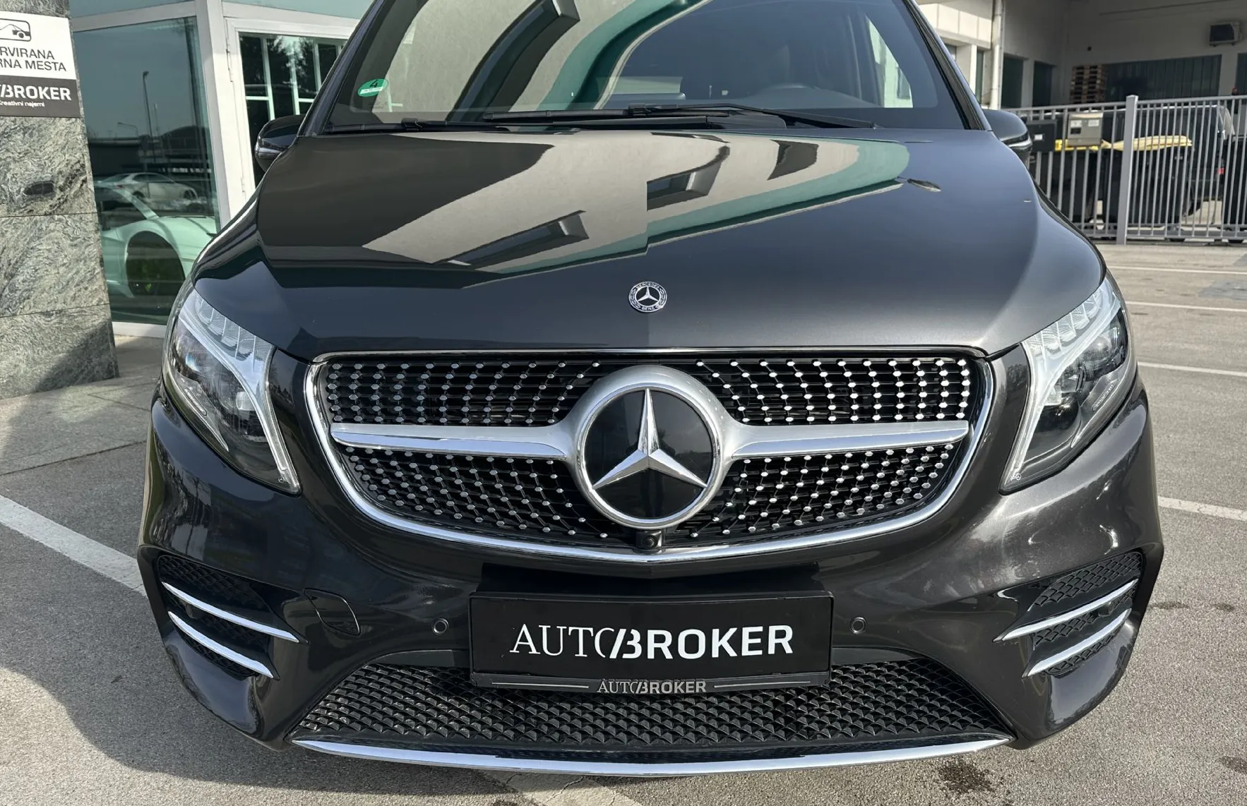 Zunanja slika - Mercedes-Benz V-Razred - V 300 d 4MATIC AMG-LINE - 2