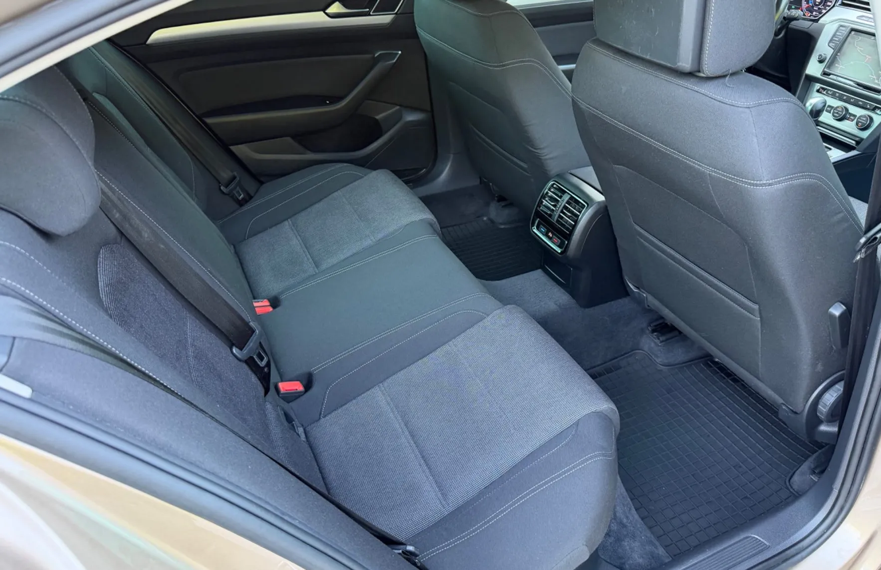 Zunanja slika - Volkswagen Passat - 2.0TDI Highline DSG VIRTUAL ACC FULL LED ALU19 - 16