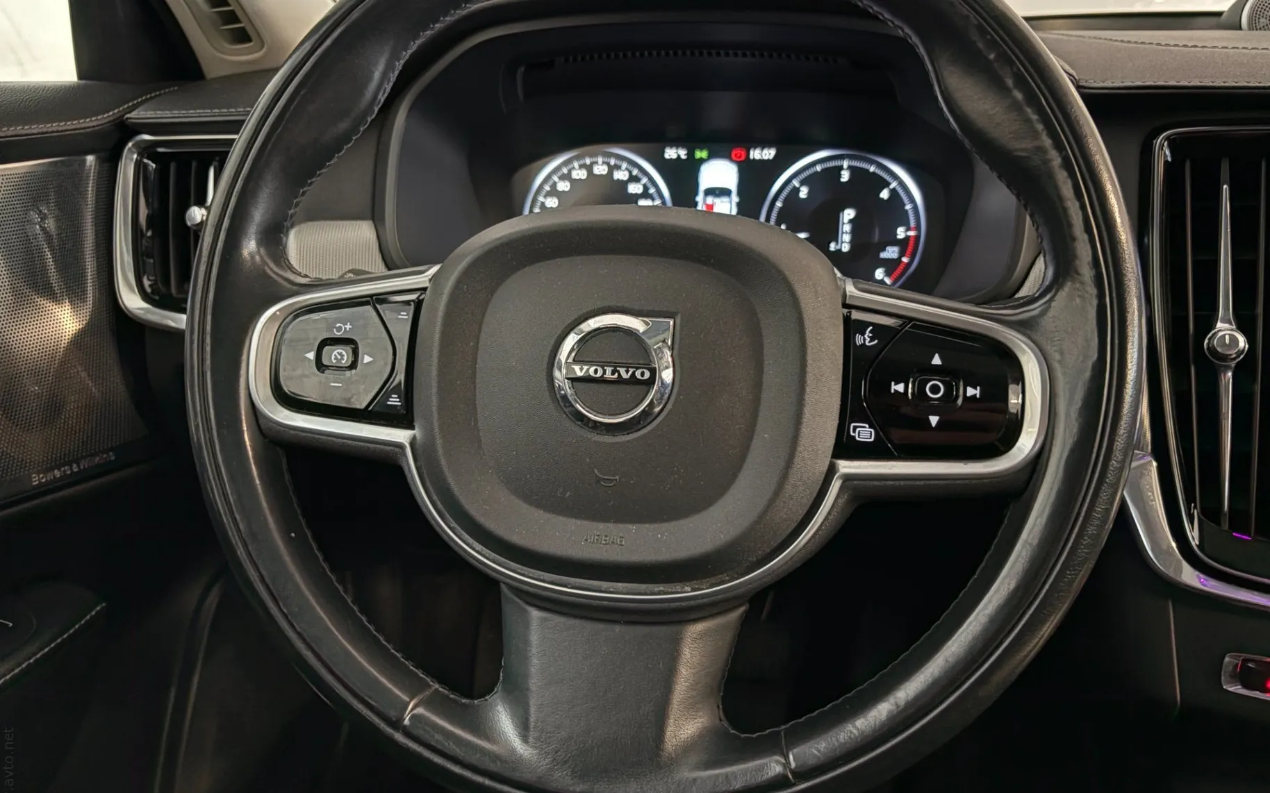 Notranja slika - Volvo S90 - D5 AWD Inscription|Pano|ACC|360K|HUD|Hlaj|Bowers| - 10