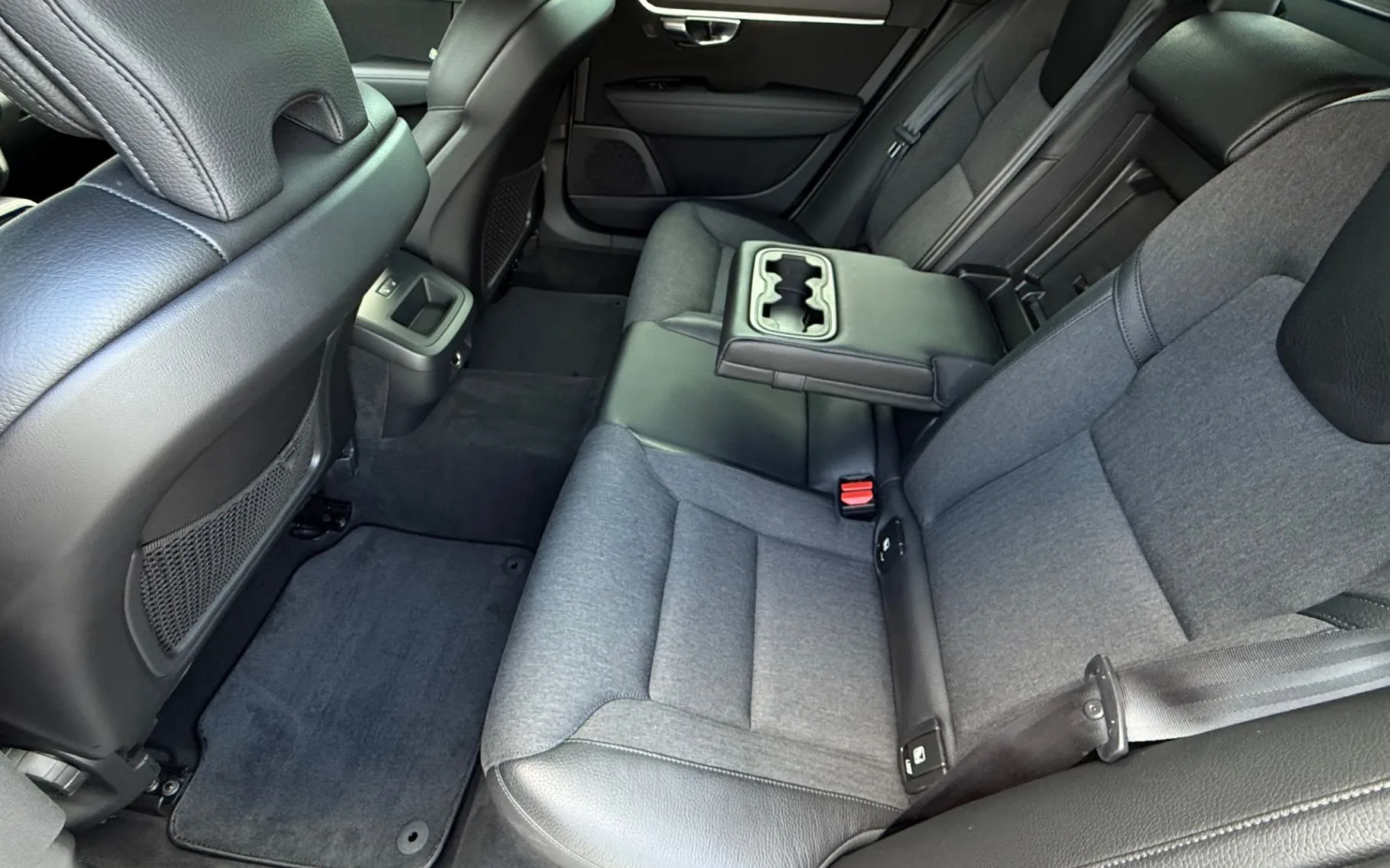 Zunanja slika - Volvo V90 - D3 A AWD Kinetic-Virtual-Full led-Velik servis... - 15