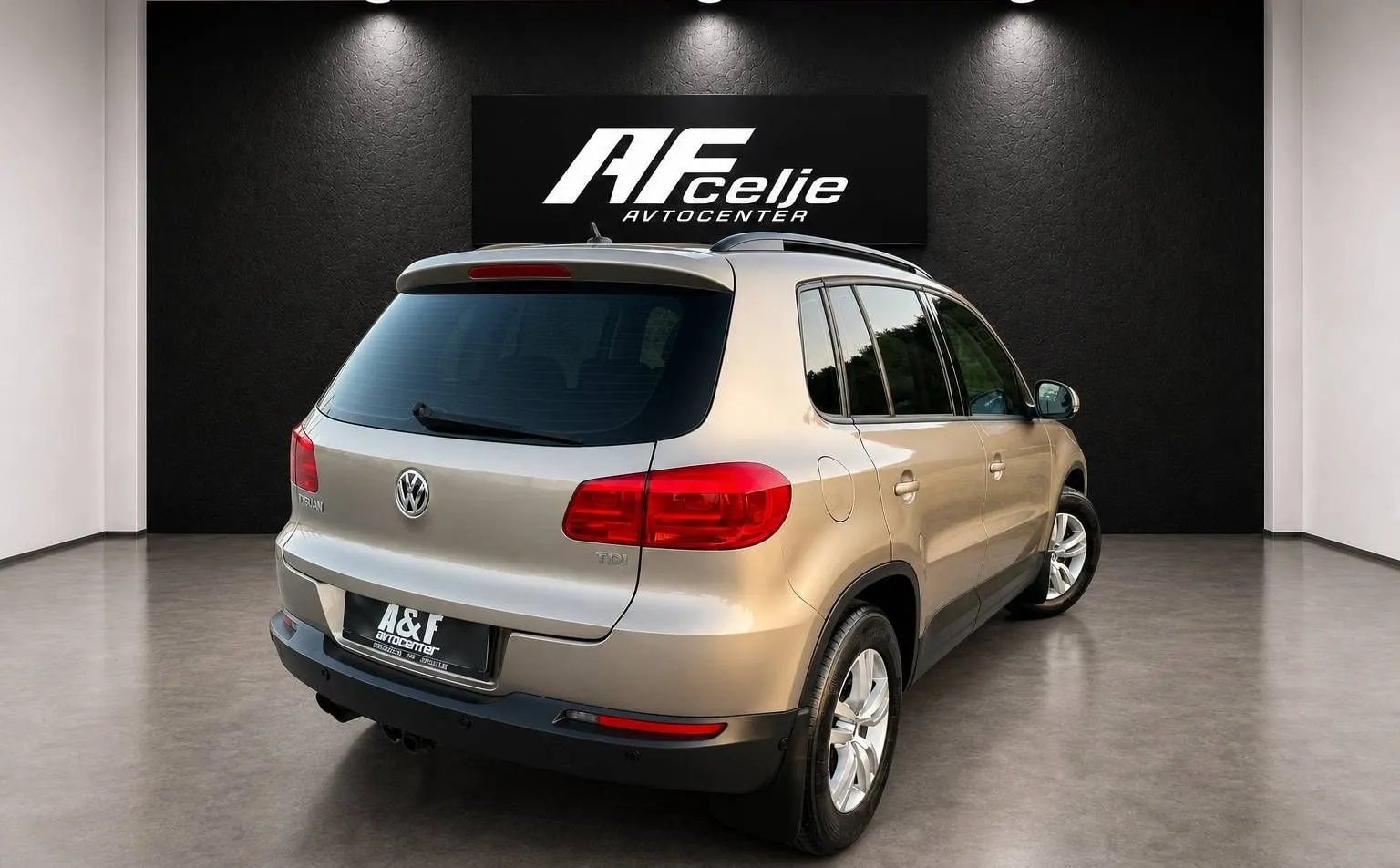 Zunanja slika - Volkswagen Tiguan - 2.0 TDI-192.000km-LIZING ZA TUJCE... - 5