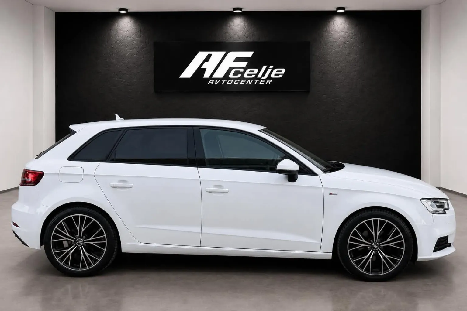 Zunanja slika - Audi A3 - 1.6 TDI-S TRONIC-81.000km-LIZING ZA TUJCE-XENON+.. - 4