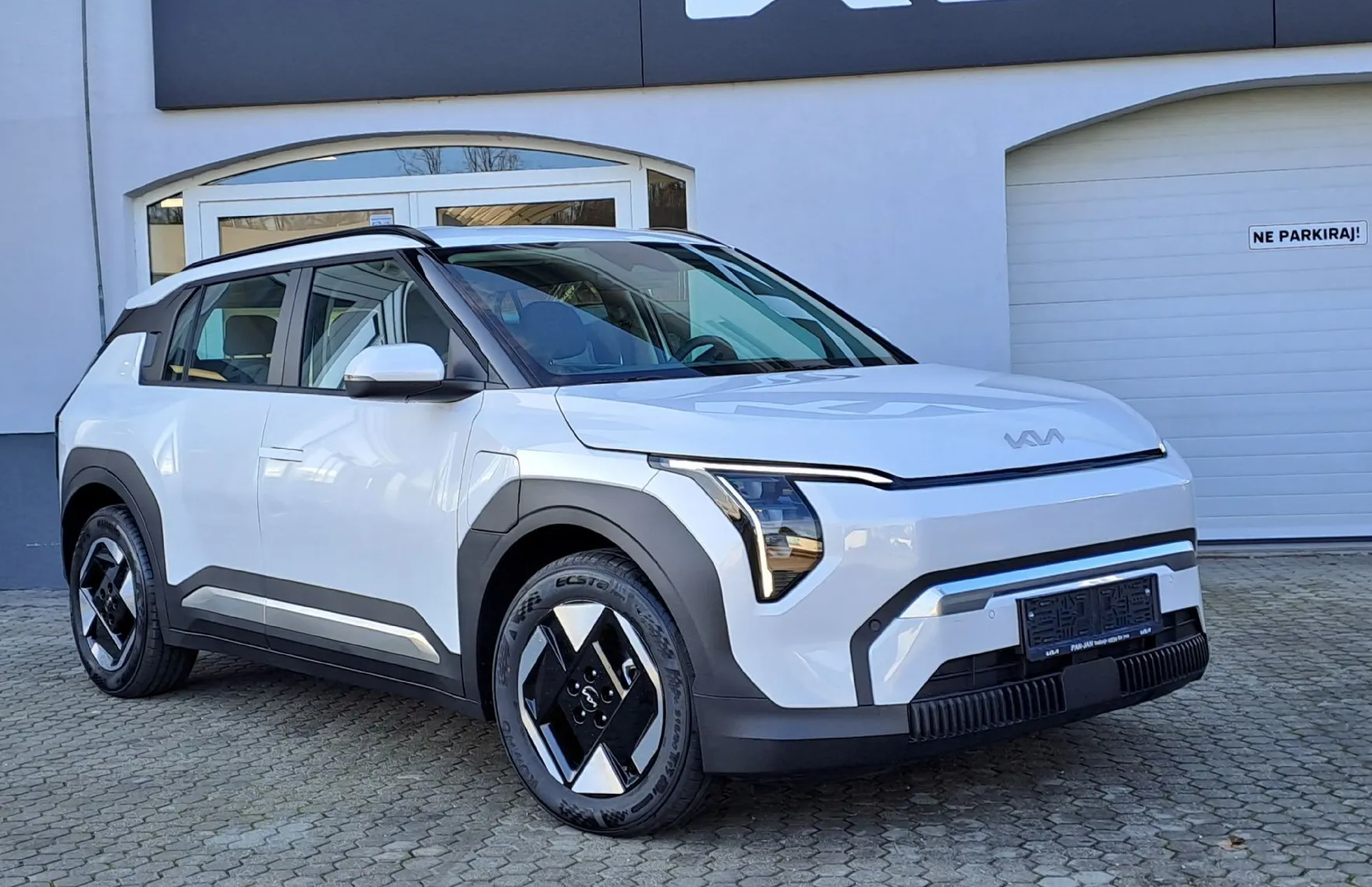 Zunanja slika - KIA EV3 - 58.3 kWh baterija. 150 kW  204 KM  Star - 2