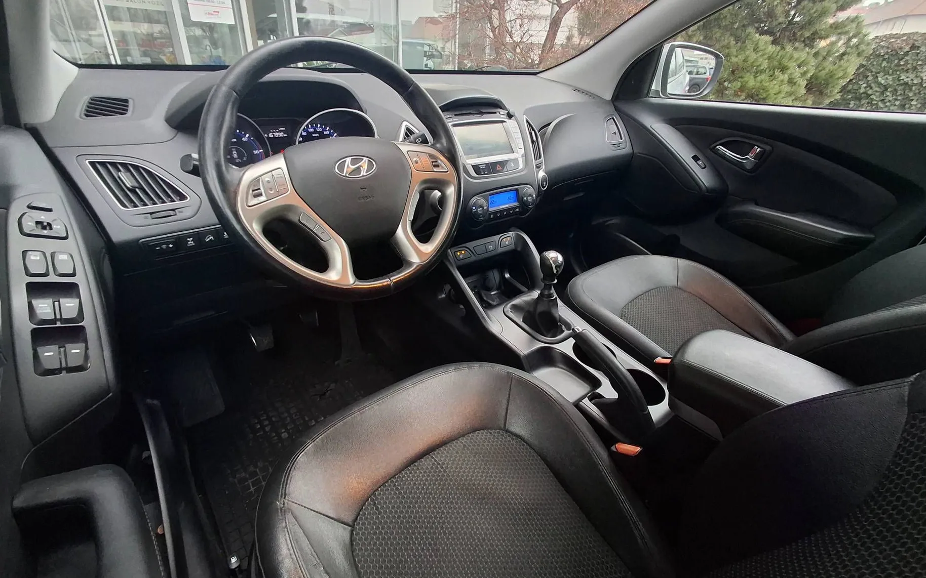 Zunanja slika - Hyundai ix35 - 2.0 CRDI Premium 4WD... - 8