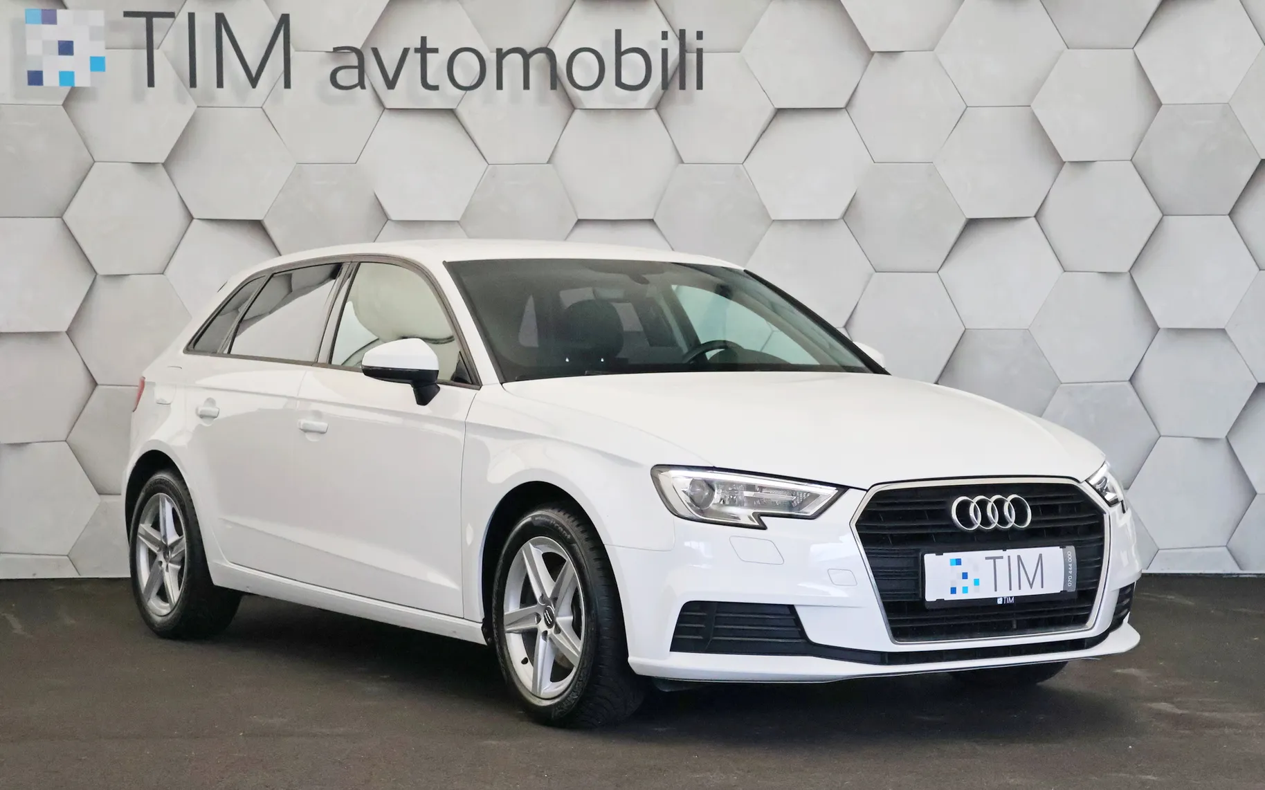 Zunanja slika - Audi A3 - 1.0 TFSI Design 115KM - 2