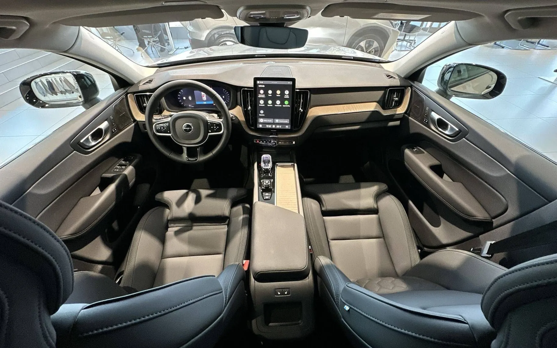 Notranja slika - Volvo XC60 - B5  P  AWD Plus Dark - 23