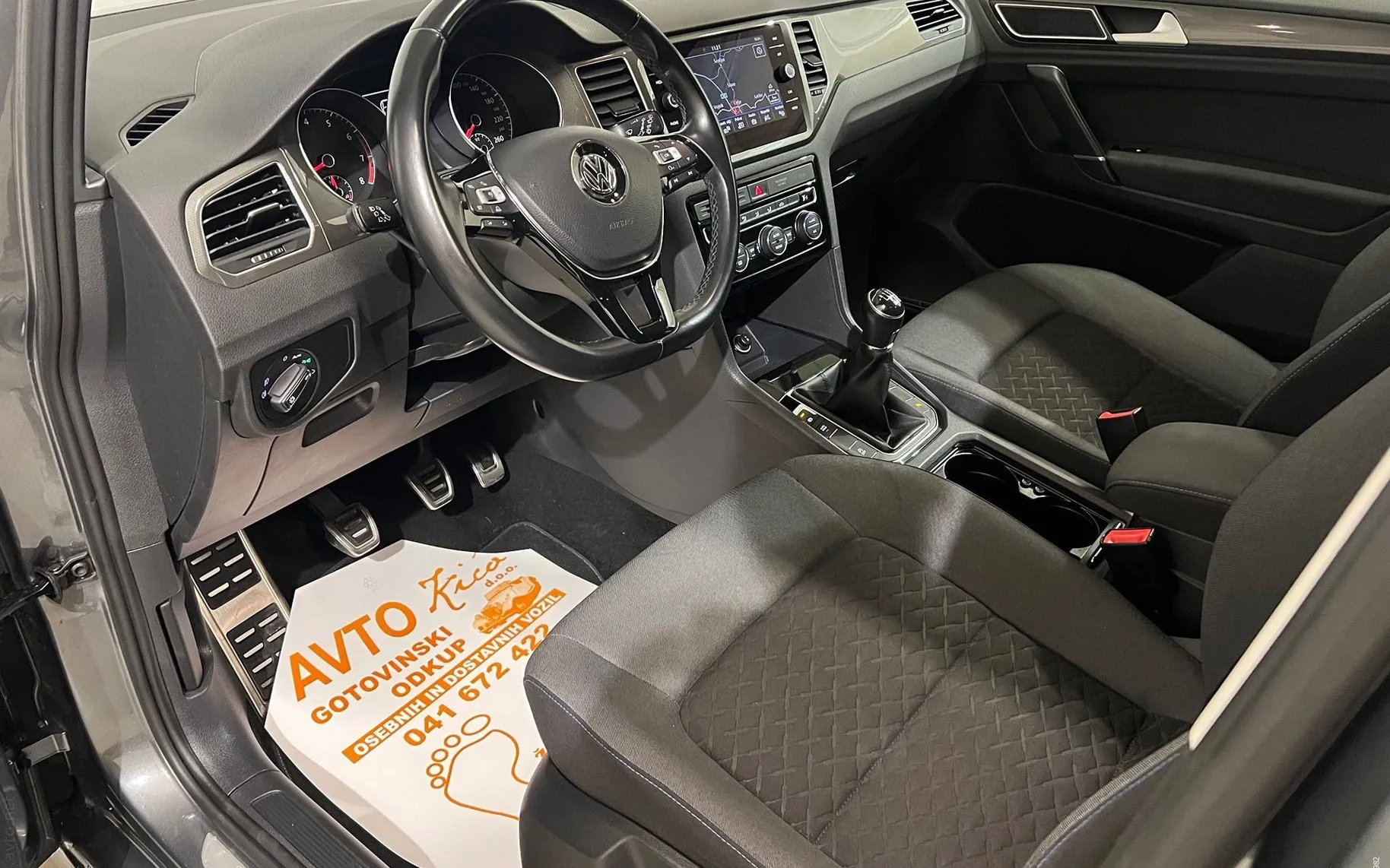 Notranja slika - Volkswagen Golf Sportsvan - 1.5 TSI-ACC-LED-KAMERA-NAVIGACIJA-VLEČNA KLJUKA - 9