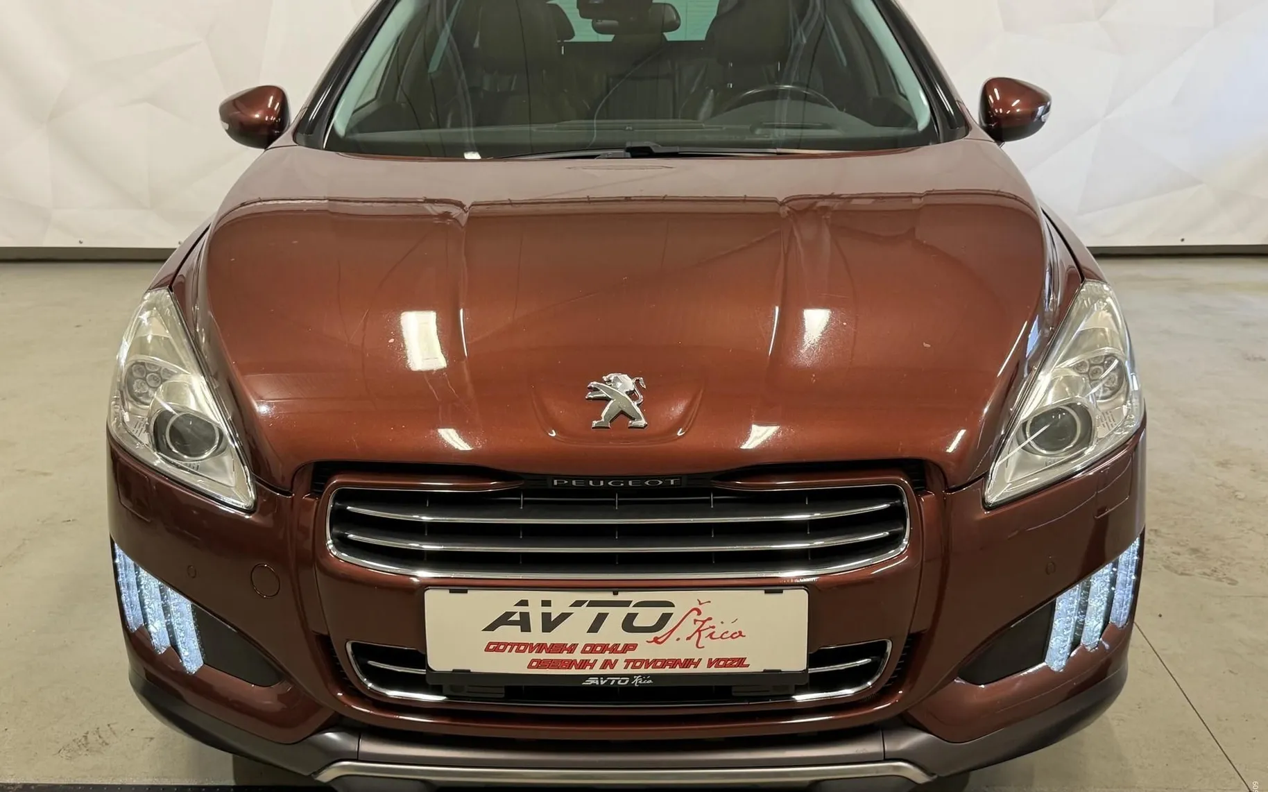Notranja slika - Peugeot 508 - RXH Hybrid4 2.0 HDi-4X4-BI-XENON-NAVI-PDC-F1-TEMPO - 7