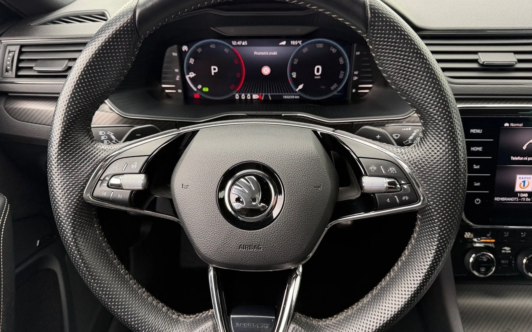 Notranja slika - Škoda Superb - Combi 2.0 TDI Sportline DSG-19 col-Matrix-Canton - 8