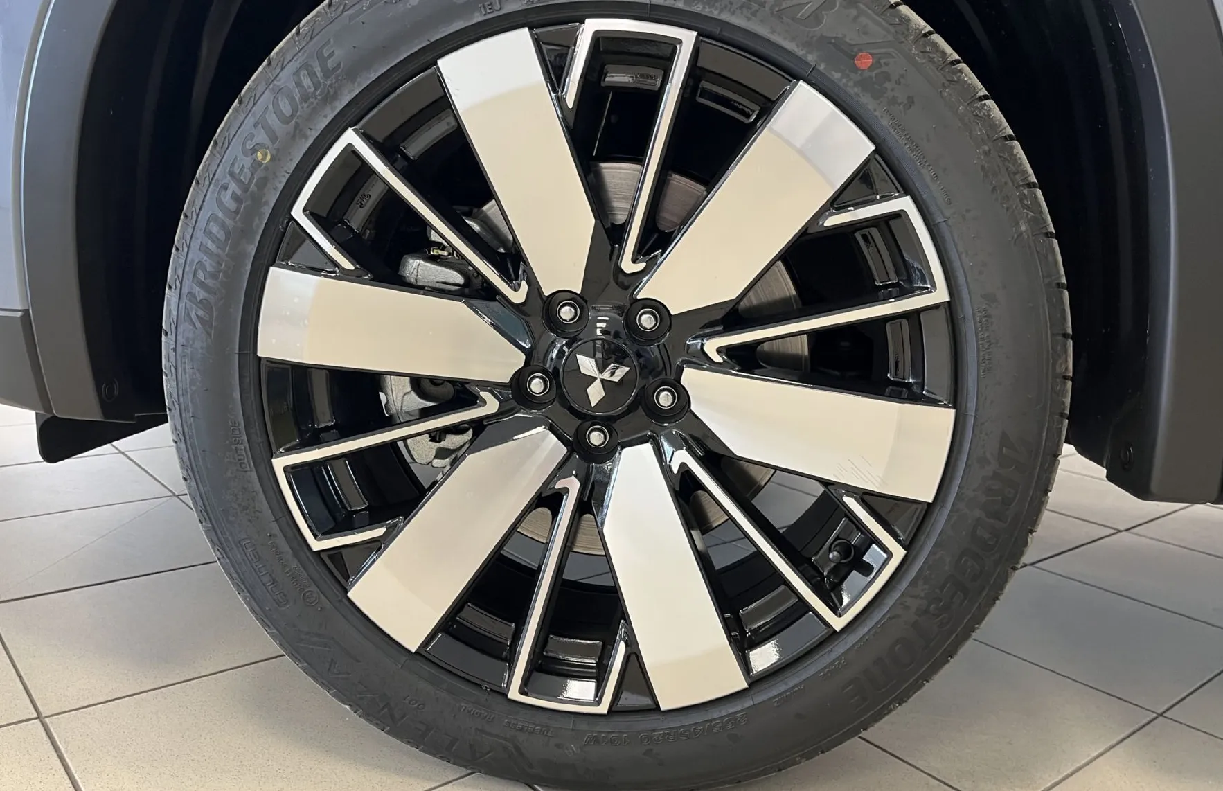 Zunanja slika - Mitsubishi Outlander - 2.4 PHEV Intense Auto - 7.000 EUR AKCIJA - - 17