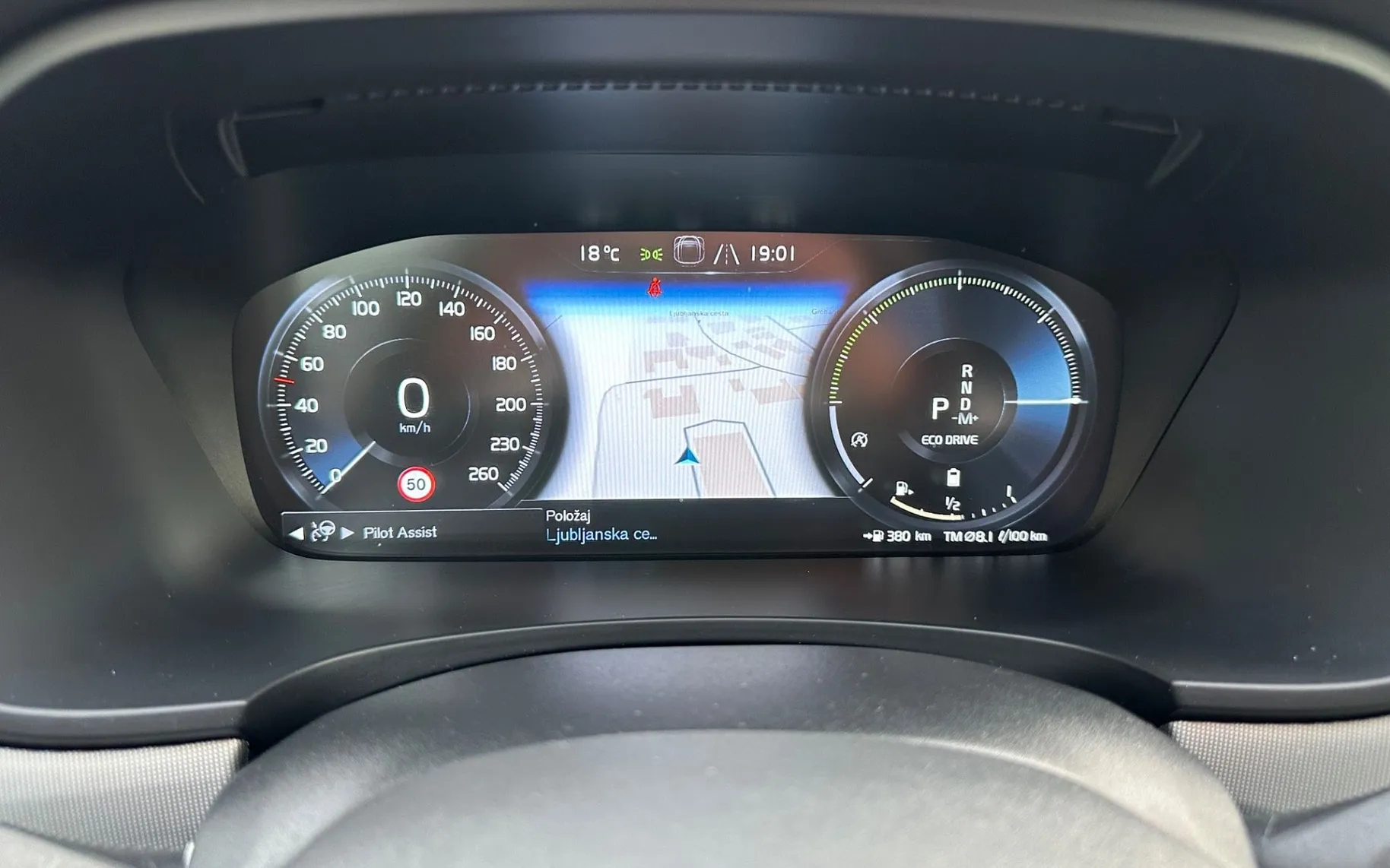 Notranja slika - Volvo V90 - B4 Momentum Pro+MODIFICIRAN+FULL LED+VIRTUAL+PER - 12