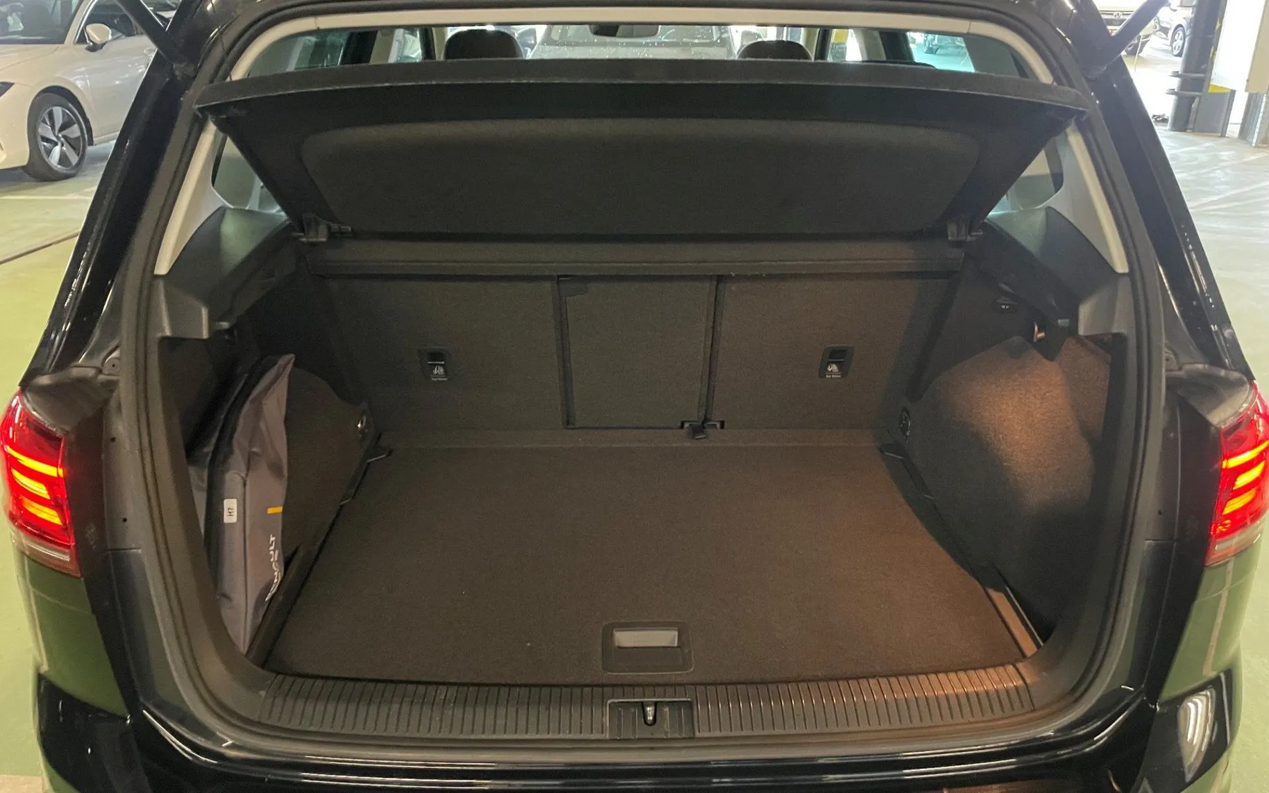 Zunanja slika - Volkswagen Golf - 1.5 TSI ACT Comfortline NAVI.2XPDC.OGR.SEDEŽ - 19