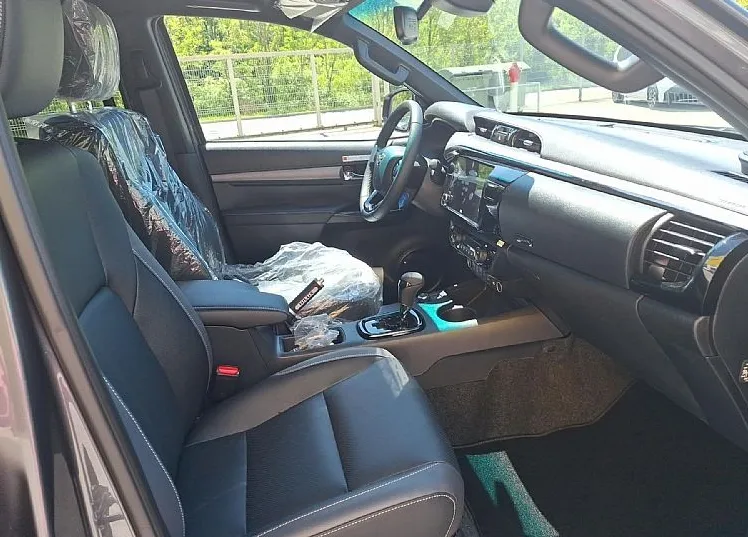 Zunanja slika - Toyota Hilux - MY25 2.8 D-4D HYBRID 48V DC A T6 INVINCIBLE - 12