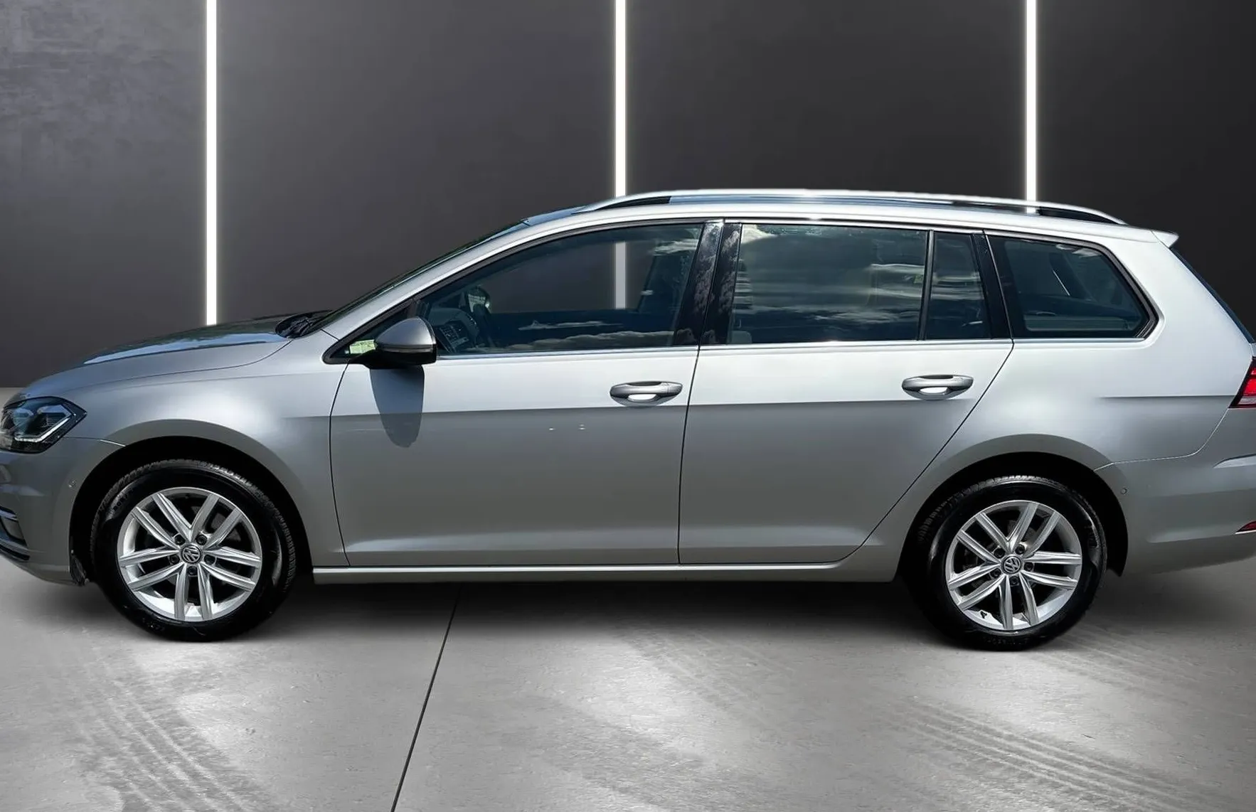 Zunanja slika - VW Golf - Variant 1.6 TDI FUL LED ACC NAVI LINE ASIST MRTVI KOTI KAM - 4
