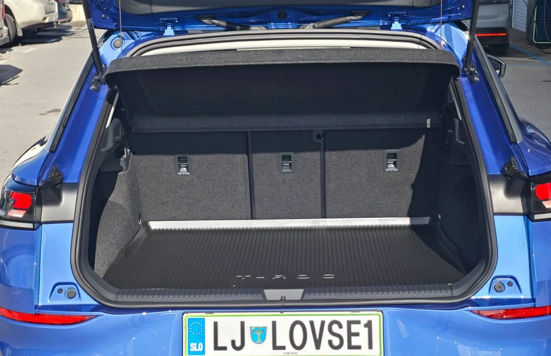 Zunanja slika - Volkswagen T-Roc - 1.5 eTSI Life DSG 110  150  ||OGROMNO OPREME||... - 13