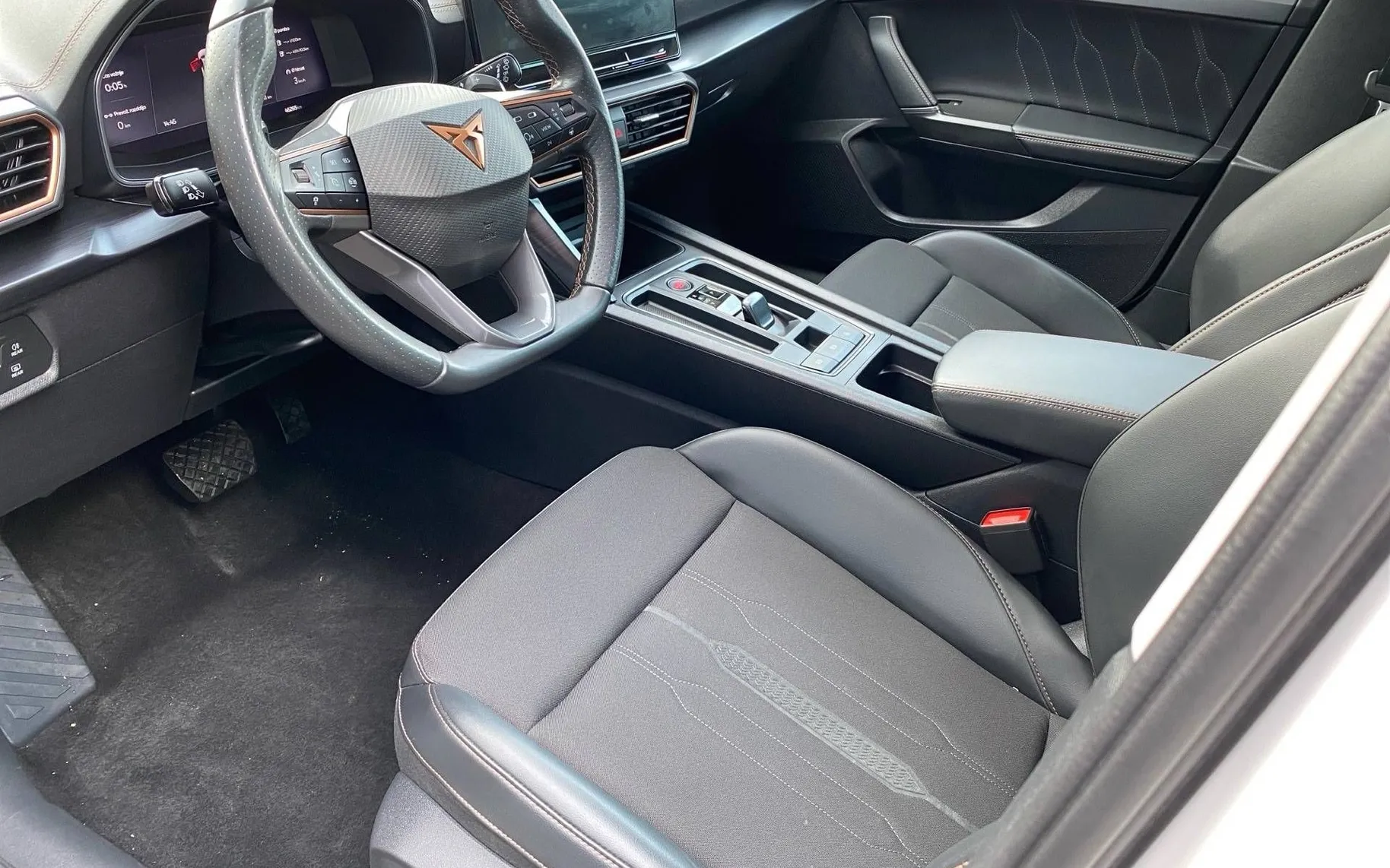 Notranja slika - Cupra Formentor - 1.4 eHybrid DSG - 7