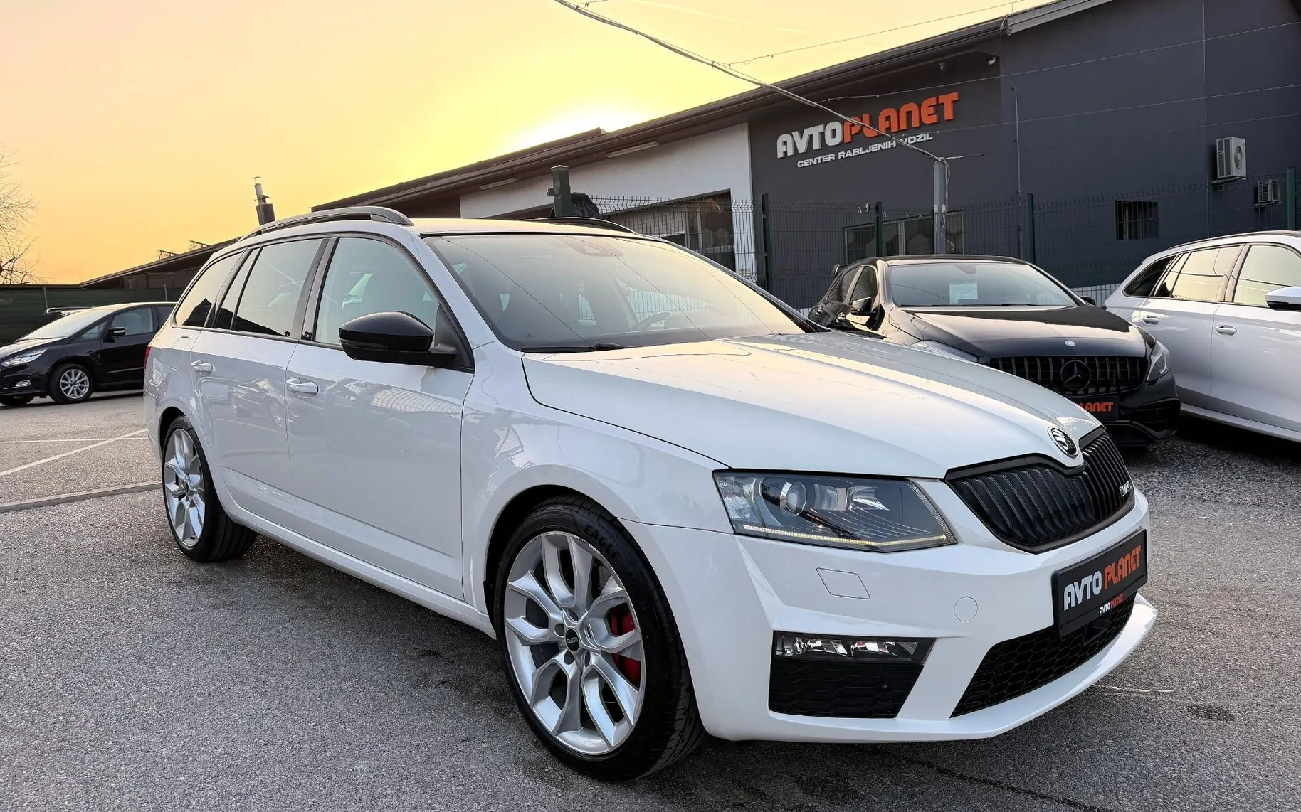 Zunanja slika - Škoda Octavia - 2.0 TDI RS AUT. ACC LED XENON F1 NAVI ALU 19 - 5
