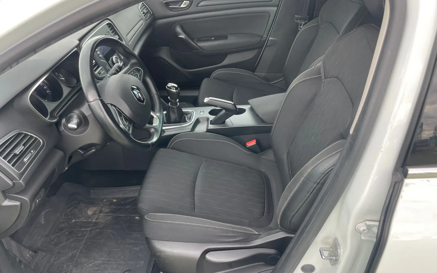 Zunanja slika - Renault Mégane - Megane 1.3 16 V PDC ZADAJ. - 10