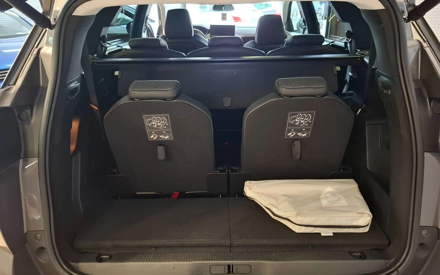 Notranja slika - Peugeot 5008 - 1.5 BLUEHDI SAMO59000KM-SLO-1LASTNIK-7SEDEŽEV-... - 7