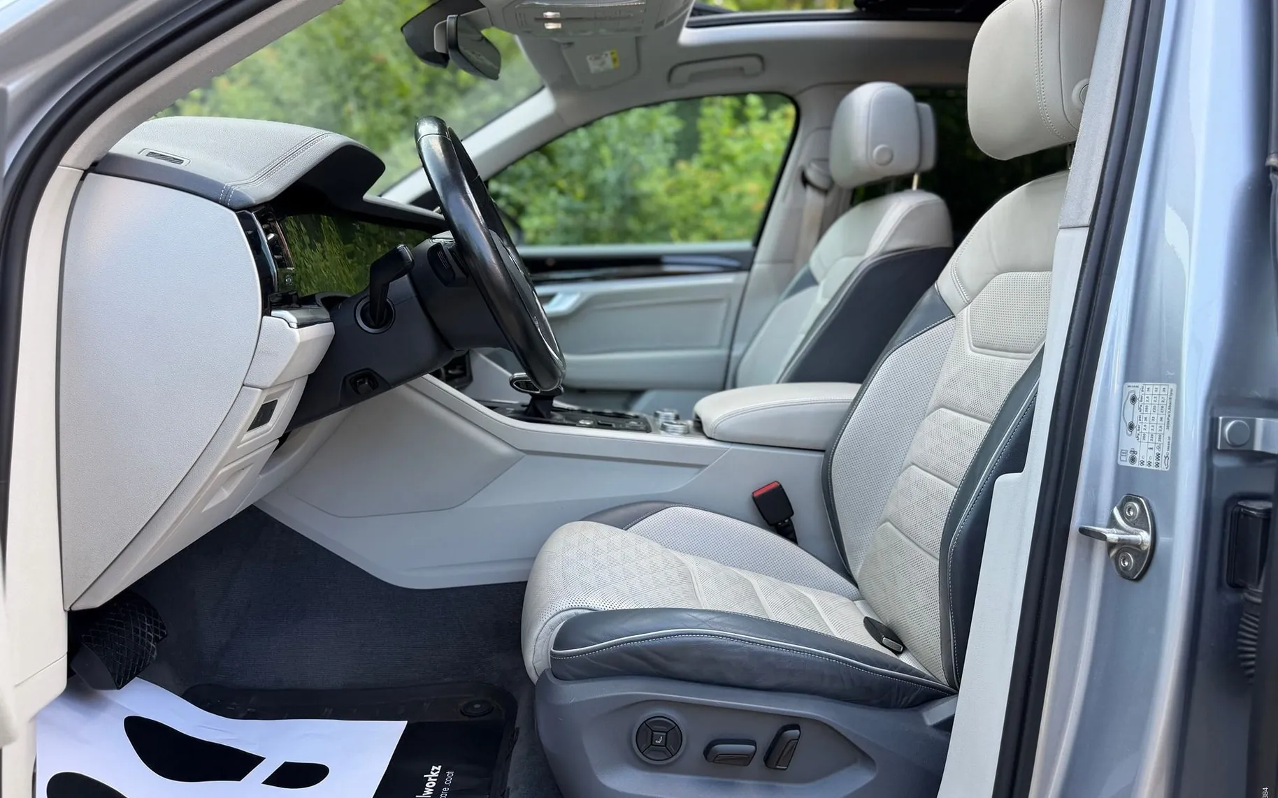 Notranja slika - Volkswagen Touareg - 4motion V6 TDI EXCLUSIVE|Zračno|Matrix|Pano|ACC - 9