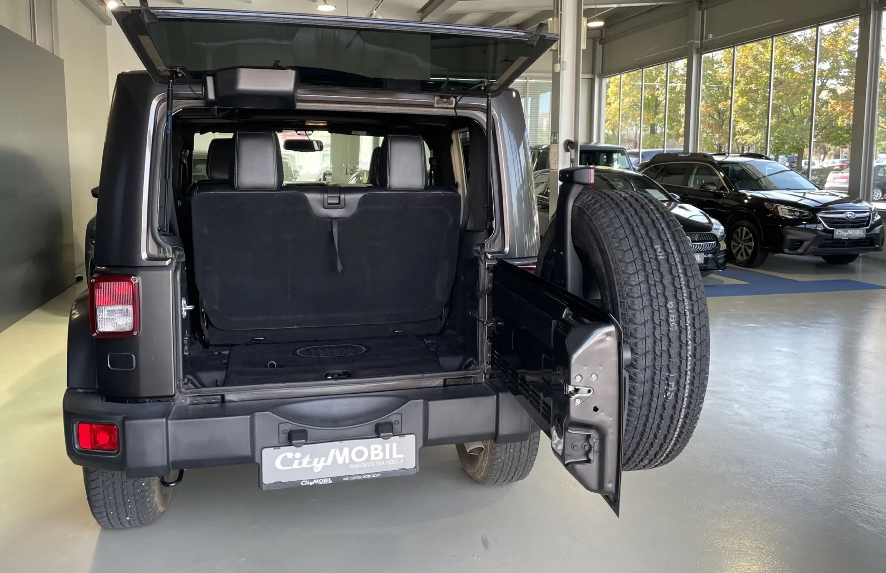 Zunanja slika - Jeep Wrangler - 2.8CRD-AUT-SAHARA-GRETJE SEDEŽEV-USNJE - 7