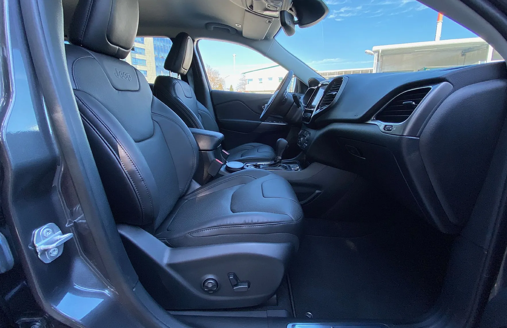 Zunanja slika - Jeep Cherokee - 2.2 MJ Limited ACC VENTsedeži  NAVI PDC KAM AKCIJA - 12