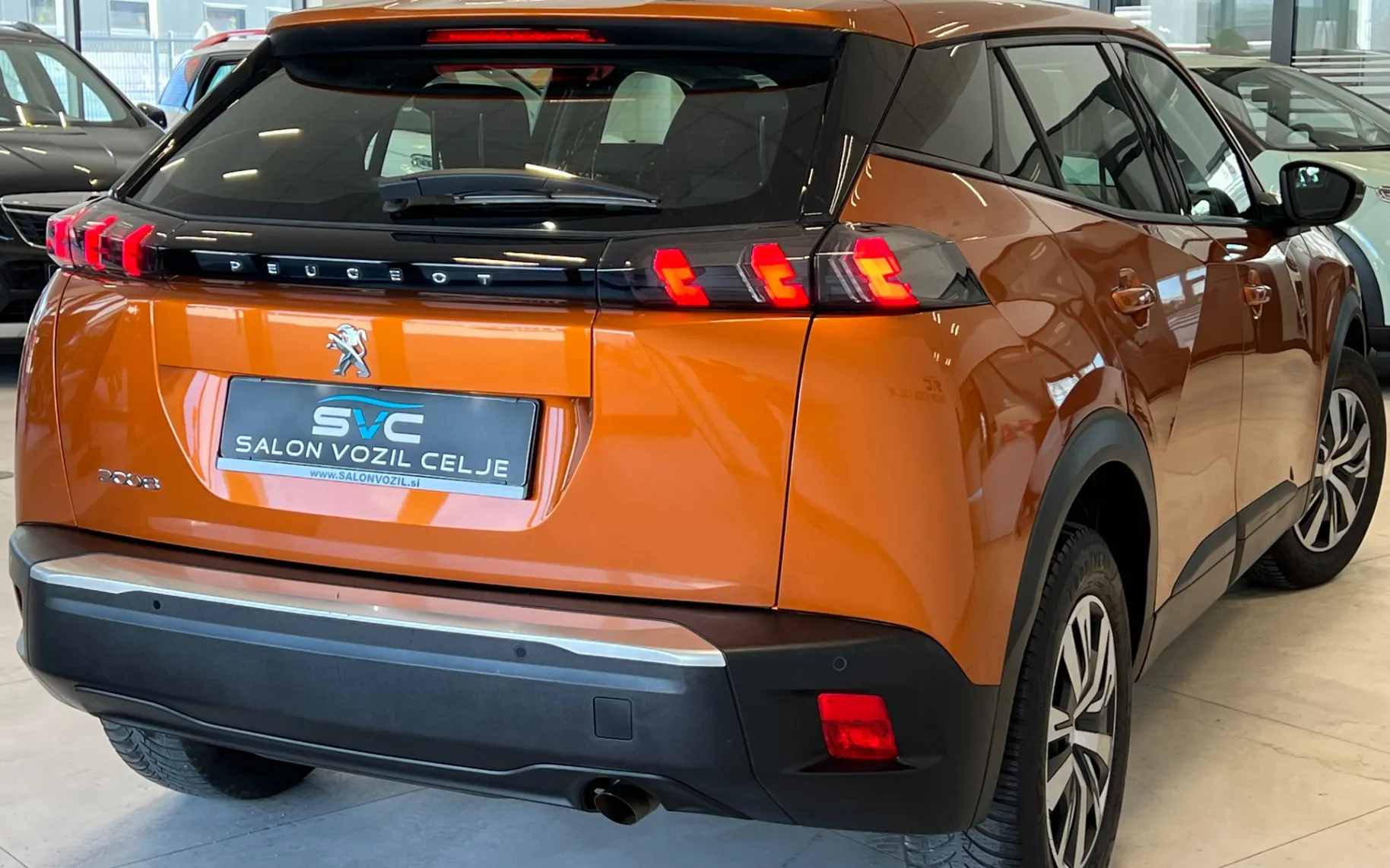 Zunanja slika - Peugeot 2008 - 1.2-1.LASTNIK-JAMSTVO-ODLIČEN-OBROK ŽE OD 128€ - 4